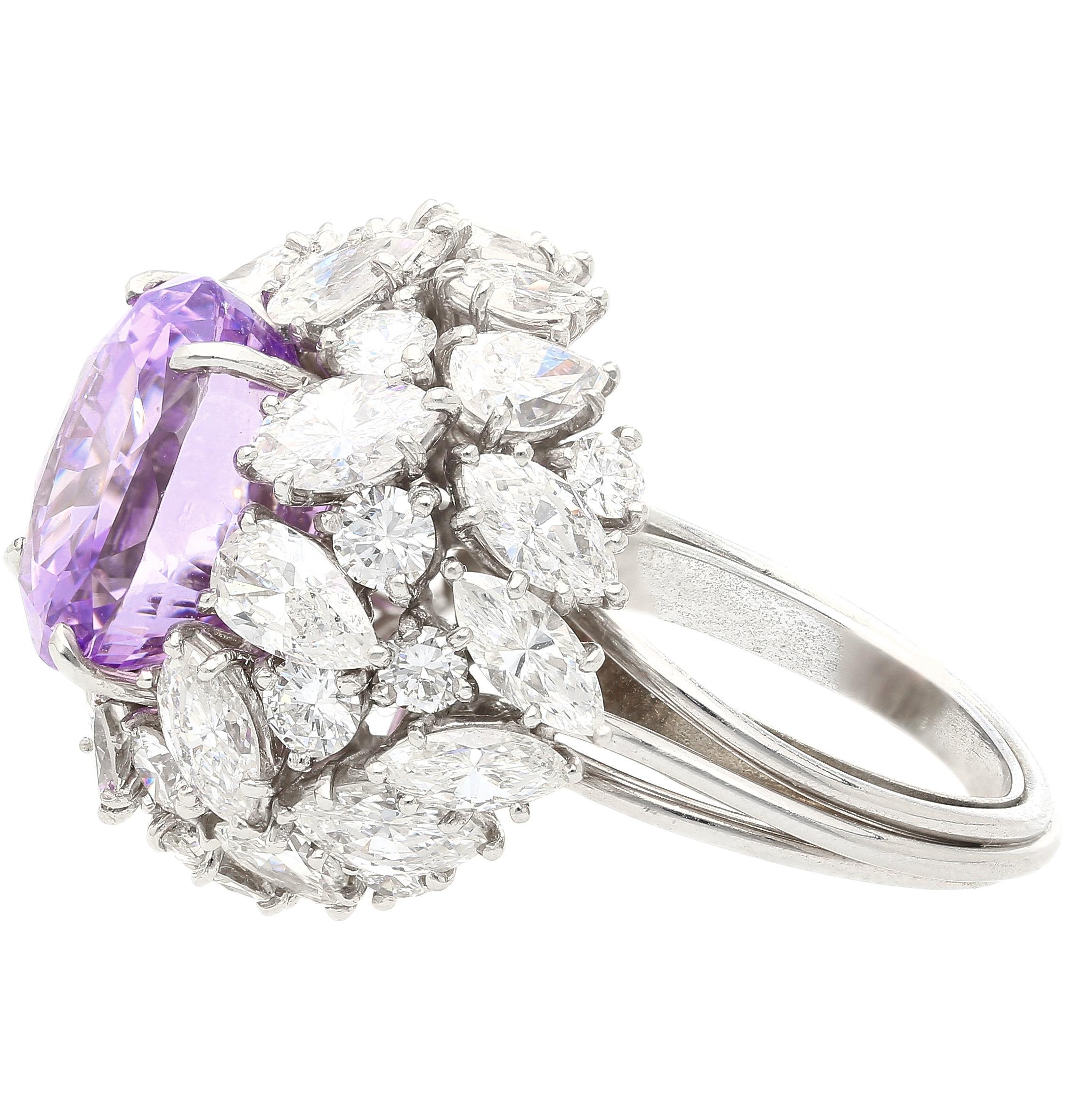 10,35 Karat lila Saphir No Heat Ceylon und Diamant Cluster-Ring (Ovalschliff) im Angebot