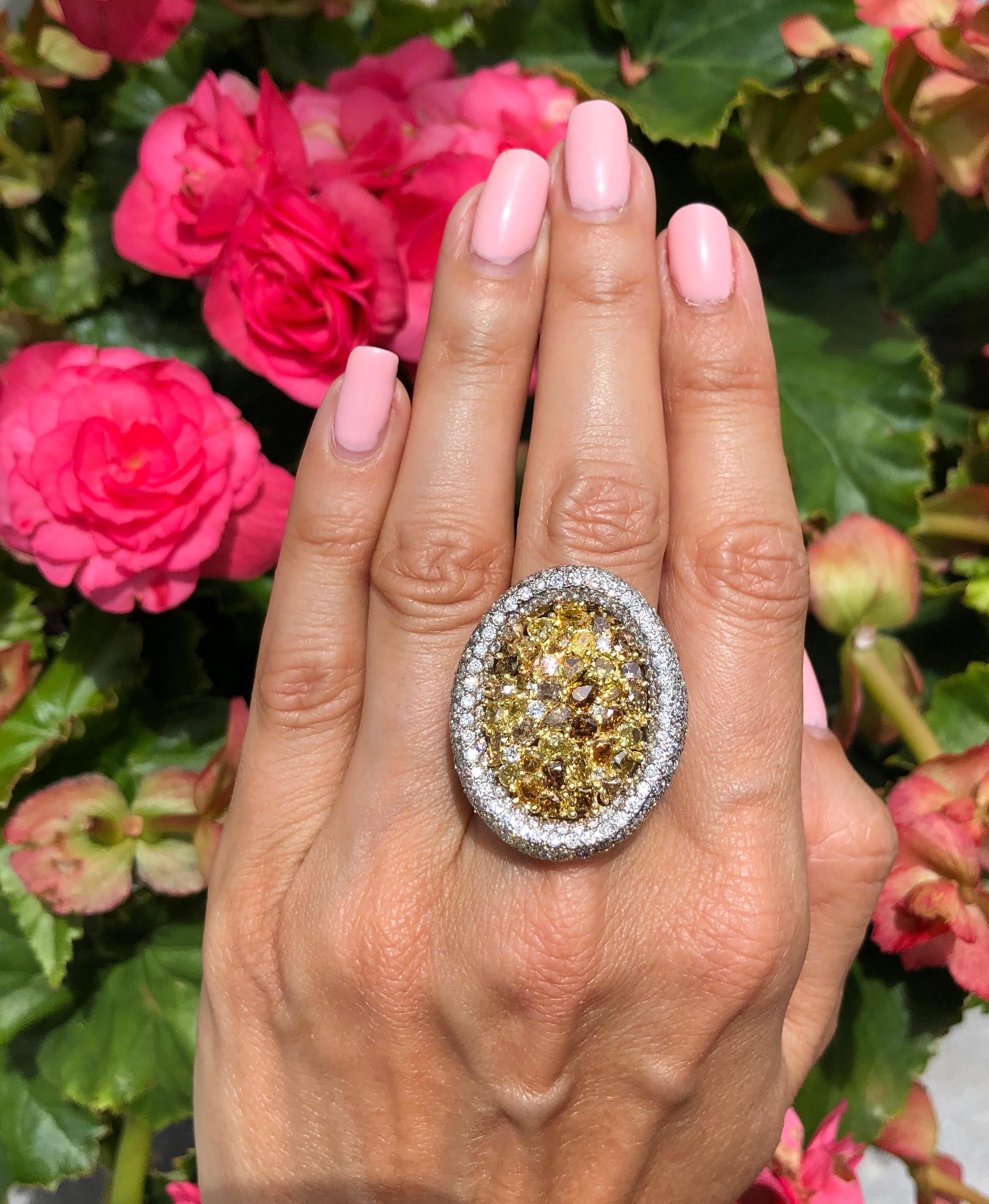 10.35 Carat Fancy Diamonds Ring 18 Karat Gold In Excellent Condition In Miami, FL