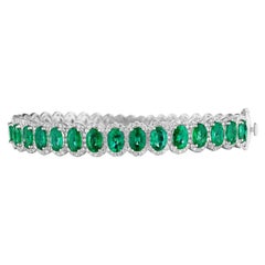 10,35 Karat ovaler Smaragd- und Diamant-Armreif aus 14KT Gold