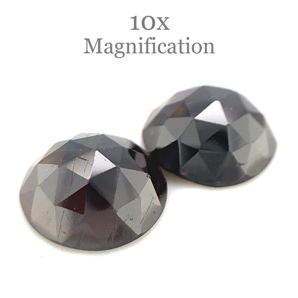 Descrizione:

Tipo di gemma: Granato di rodolite
Numero di pietre: 2
Peso: 10,35 carati
Misure: 11,62 x 11,22 x 4,53 mm e 11,30 x 11,24 x 4,80 mm
Forma: Taglio rotondo a rosa
Stile di taglio Corona: Taglio a rosa
Stile di taglio Padiglione: