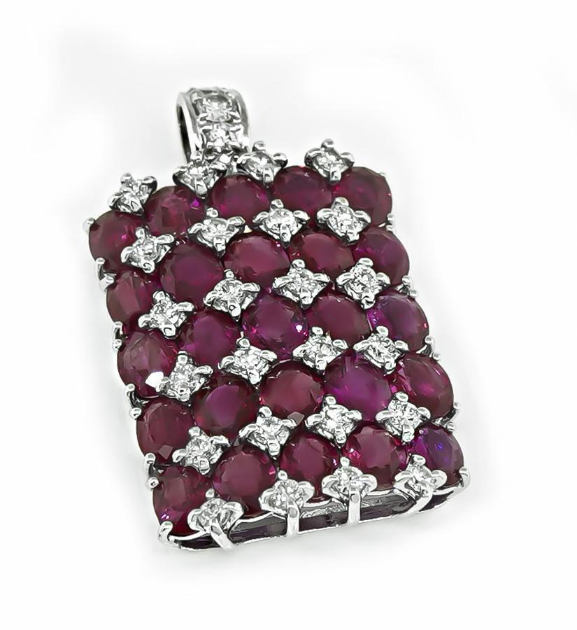 Taille ovale 10.35ct Rubis 1.03ct Diamant Pendentif en or en vente