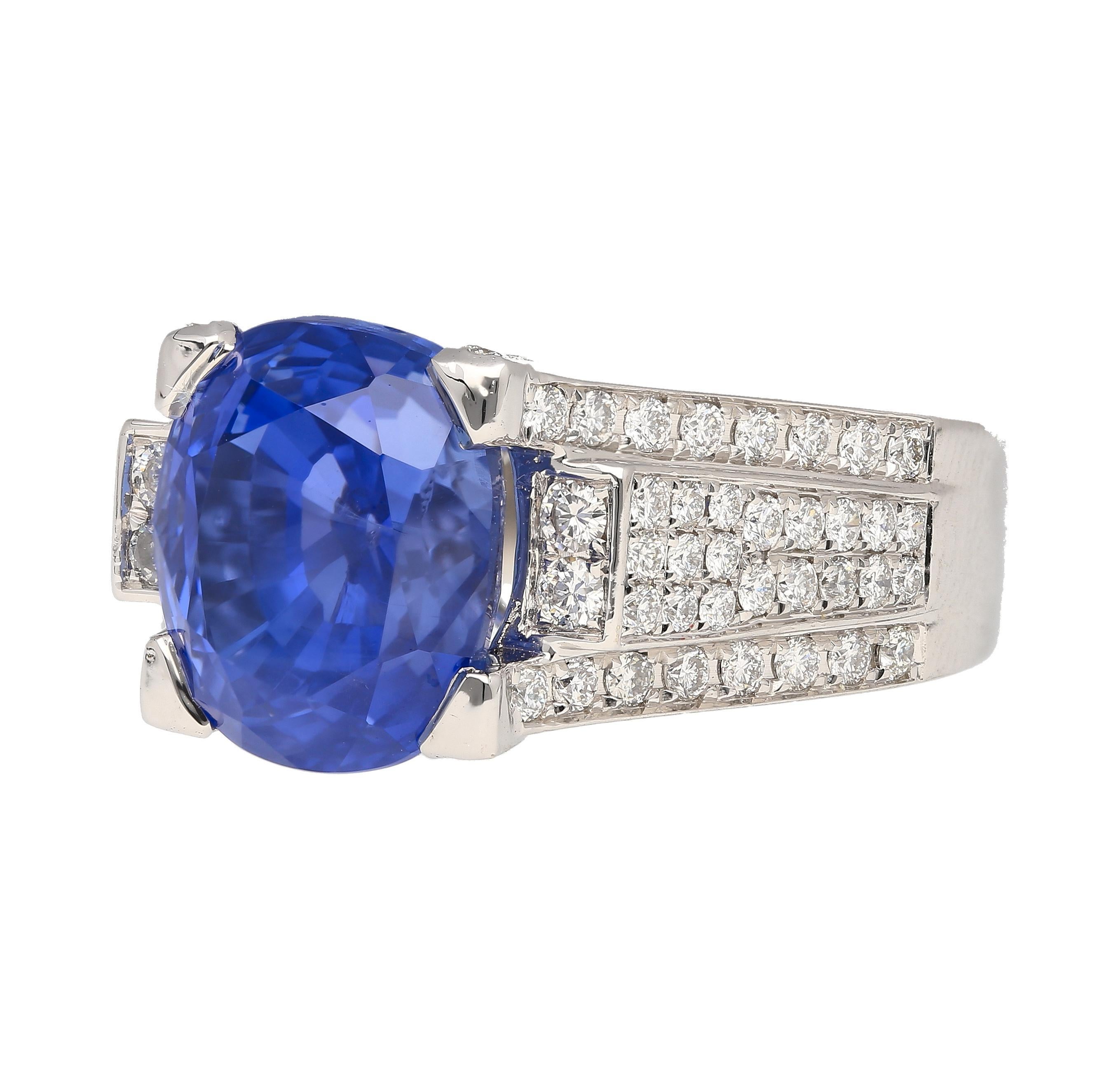 Anillo de diamantes y zafiro azul ovalado de Sri Lanka de 10,36 quilates sin calor en venta 5