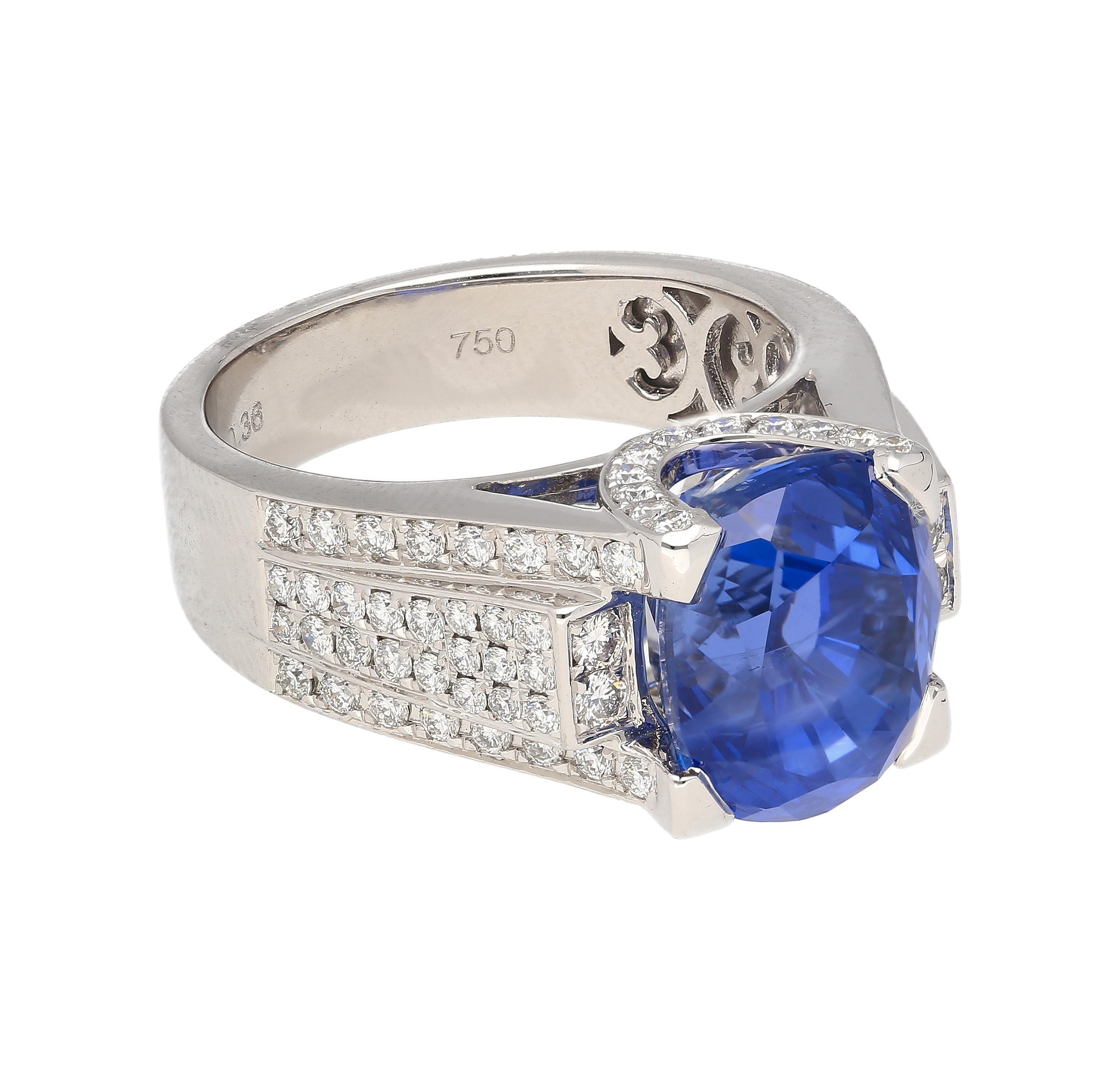 Anillo de diamantes y zafiro azul ovalado de Sri Lanka de 10,36 quilates sin calor en Nuevo estado para la venta en Miami, FL