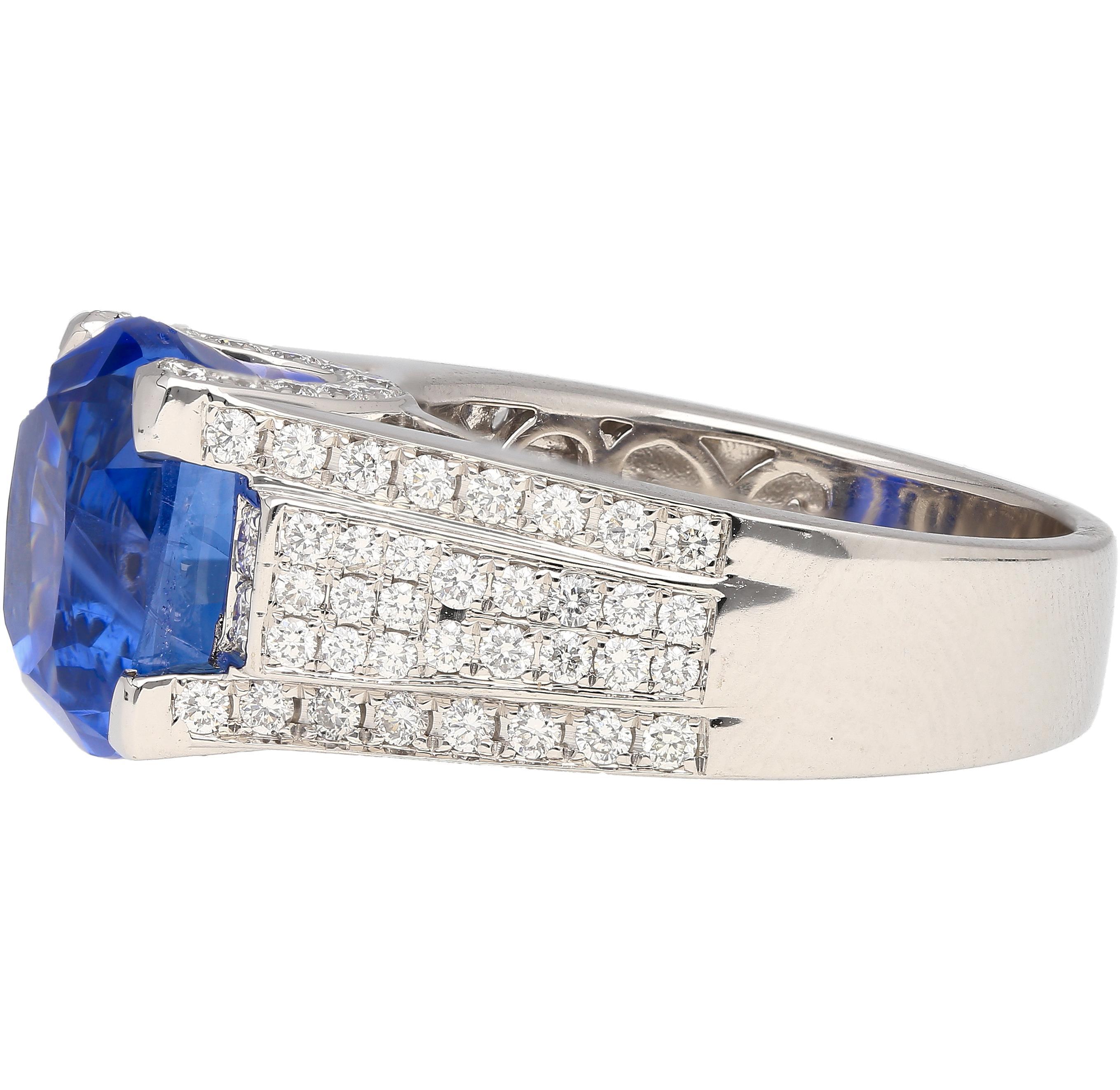 Anillo de diamantes y zafiro azul ovalado de Sri Lanka de 10,36 quilates sin calor en venta 1