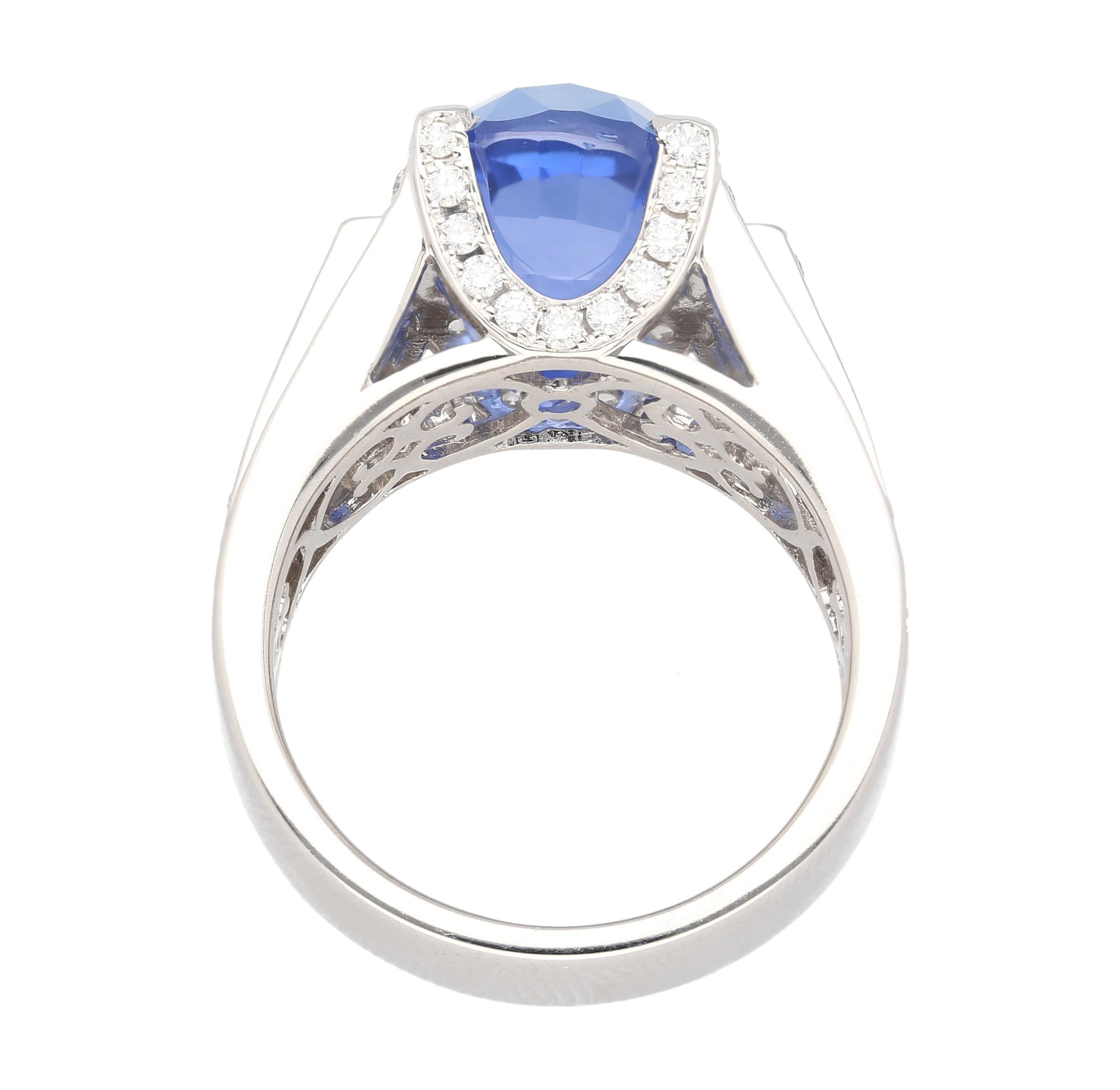 Anillo de diamantes y zafiro azul ovalado de Sri Lanka de 10,36 quilates sin calor en venta 2