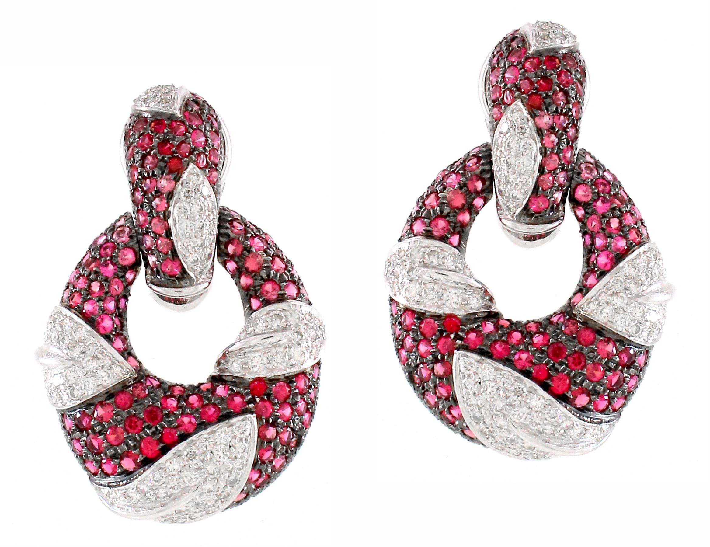 Set aus 10,37 Karat Spinell und 3,53 Karat Diamant-Anhänger (Moderne) im Angebot