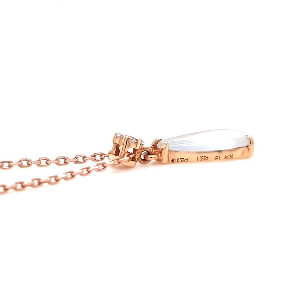 A delicately exquisite diamond pendant crafted in 18ct white gold. This stunning piece features a kite-shaped design measuring 17.5mm x 8.34mm. The centrepiece of this pendant is a dazzling round diamond, weighing 0.08ct, which radiates brilliance