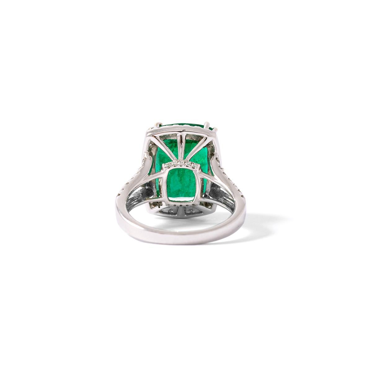 10.38 Carat Emerald Diamond Ring In New Condition For Sale In Geneva, CH