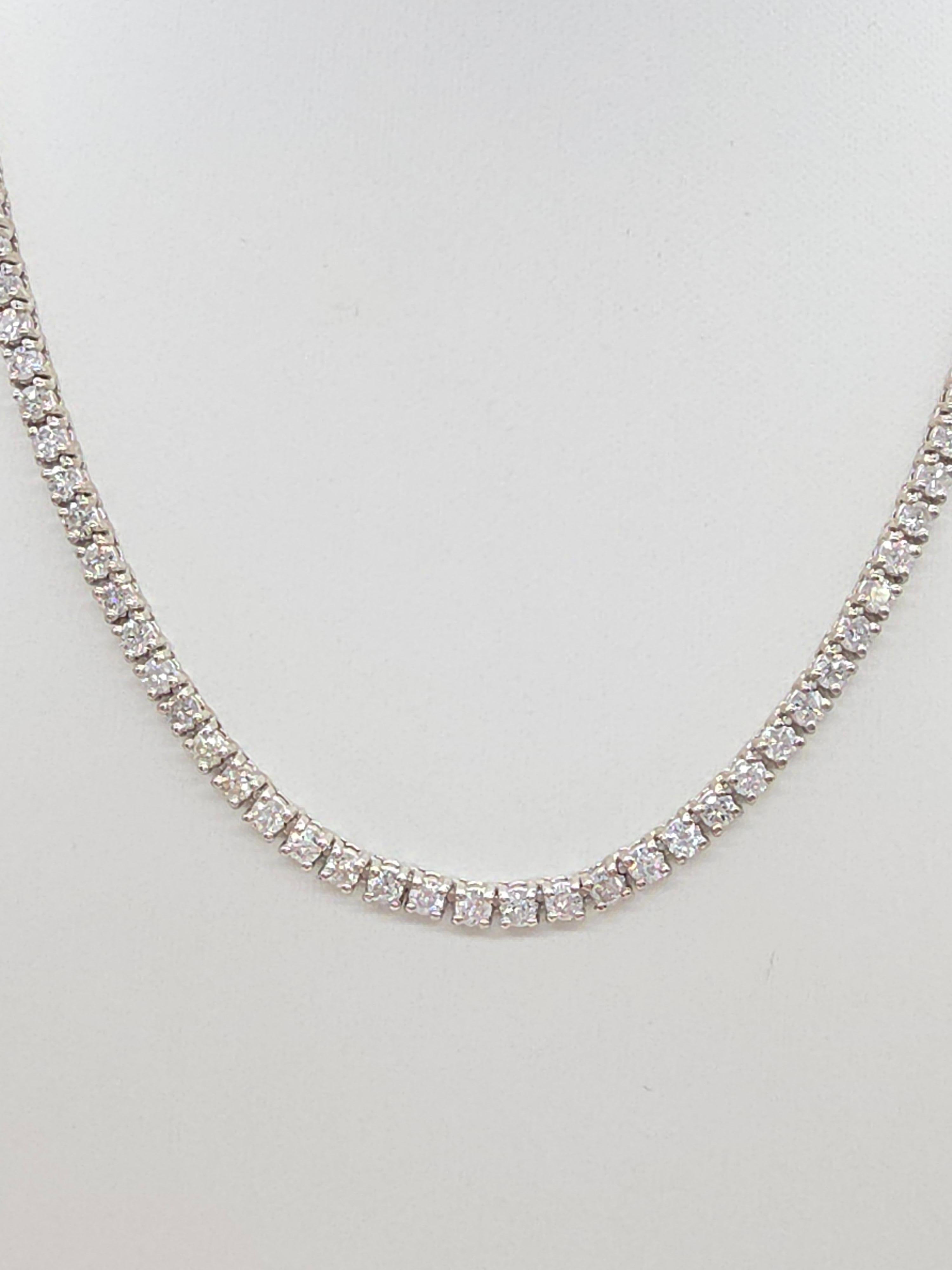 Taille ronde Collier de tennis en diamant naturel rond de 10,38 carats - A Silver, 16 pouces en vente