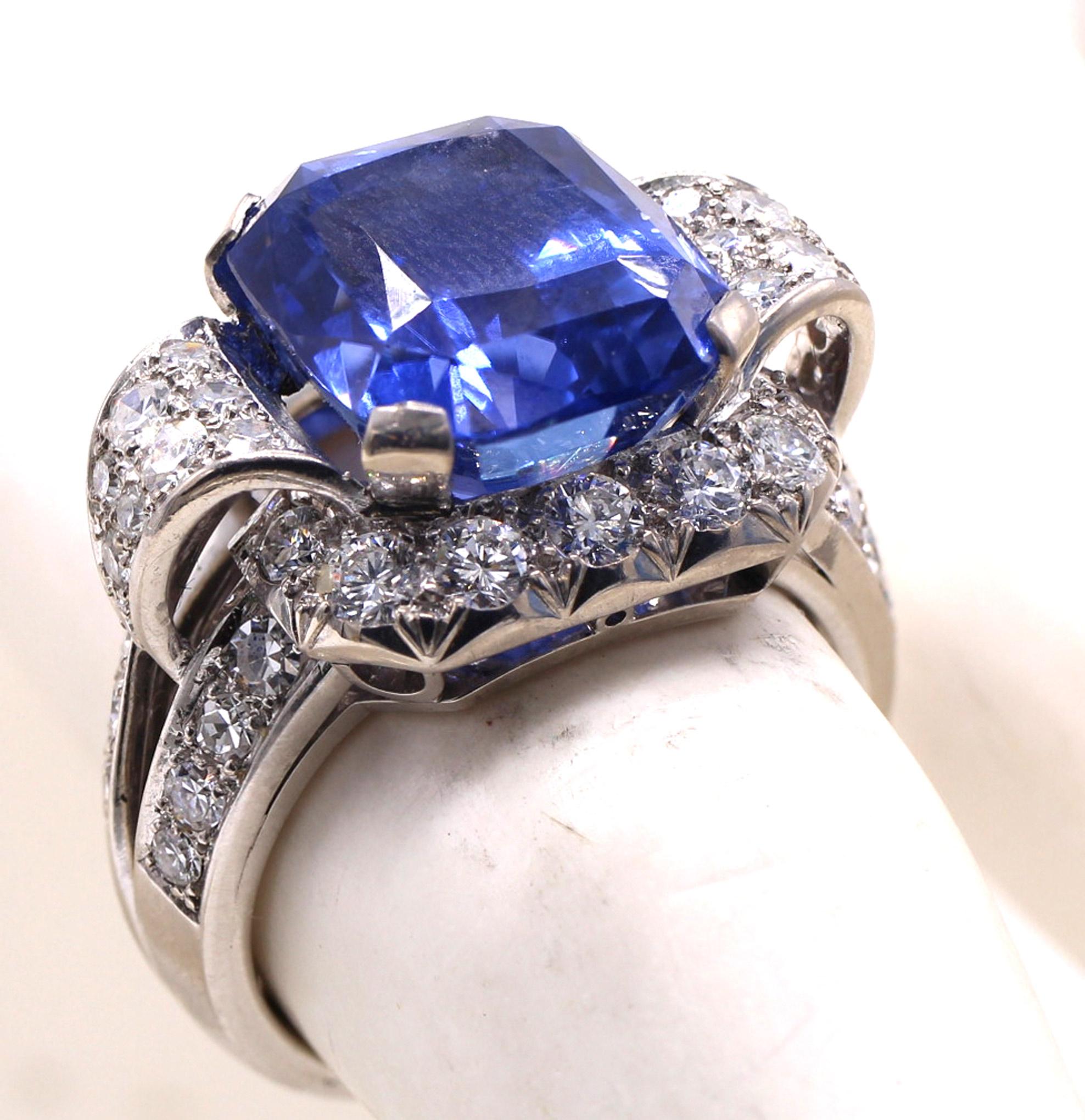10.38 Karat unbehandelter Saphir-Diamantring (Carréeschliff) im Angebot