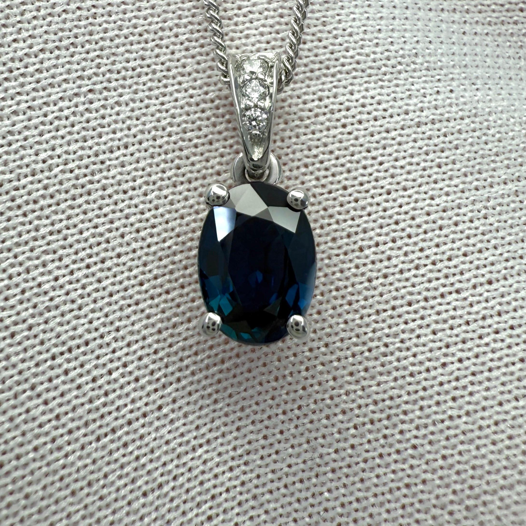 da uomo o donna Collana con ciondolo solitario in platino con zaffiro e diamante taglio ovale blu intenso da 1,03 ct. in vendita