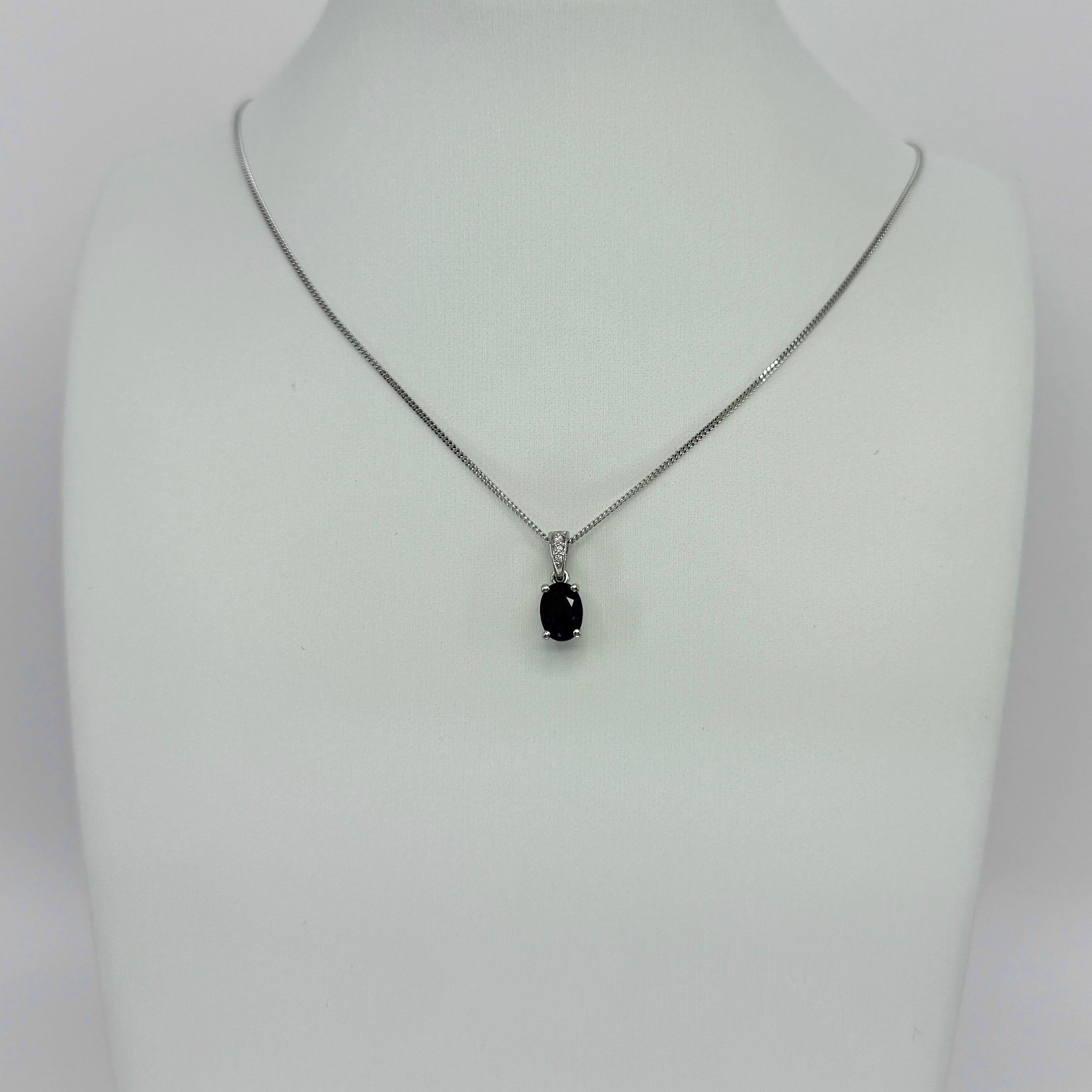 Collana con ciondolo solitario in platino con zaffiro e diamante taglio ovale blu intenso da 1,03 ct. in vendita 2