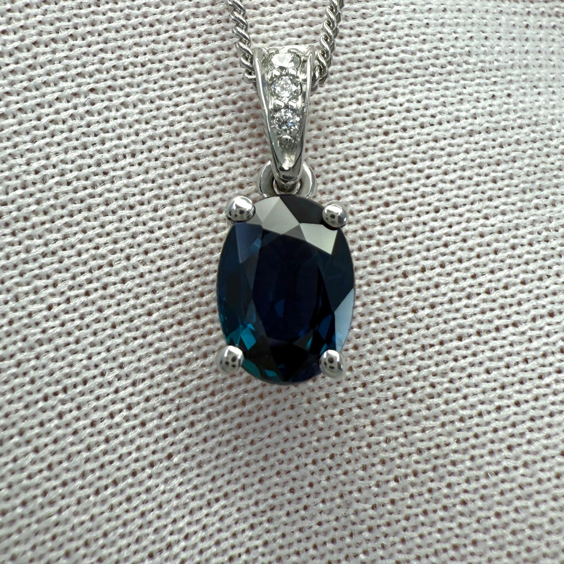 Collana con ciondolo solitario in platino con zaffiro e diamante taglio ovale blu intenso da 1,03 ct. in vendita 3