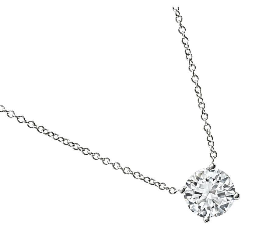 Taille ronde Collier à pendentif solitaire en diamant de 1.03ct en vente
