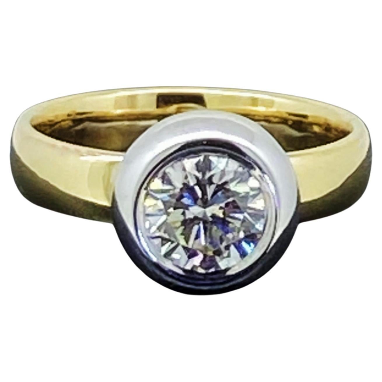 1,03ct Earth-Mined Round Brilliant Cut Diamond Solitaire 18K Two-Tone Gold Ring