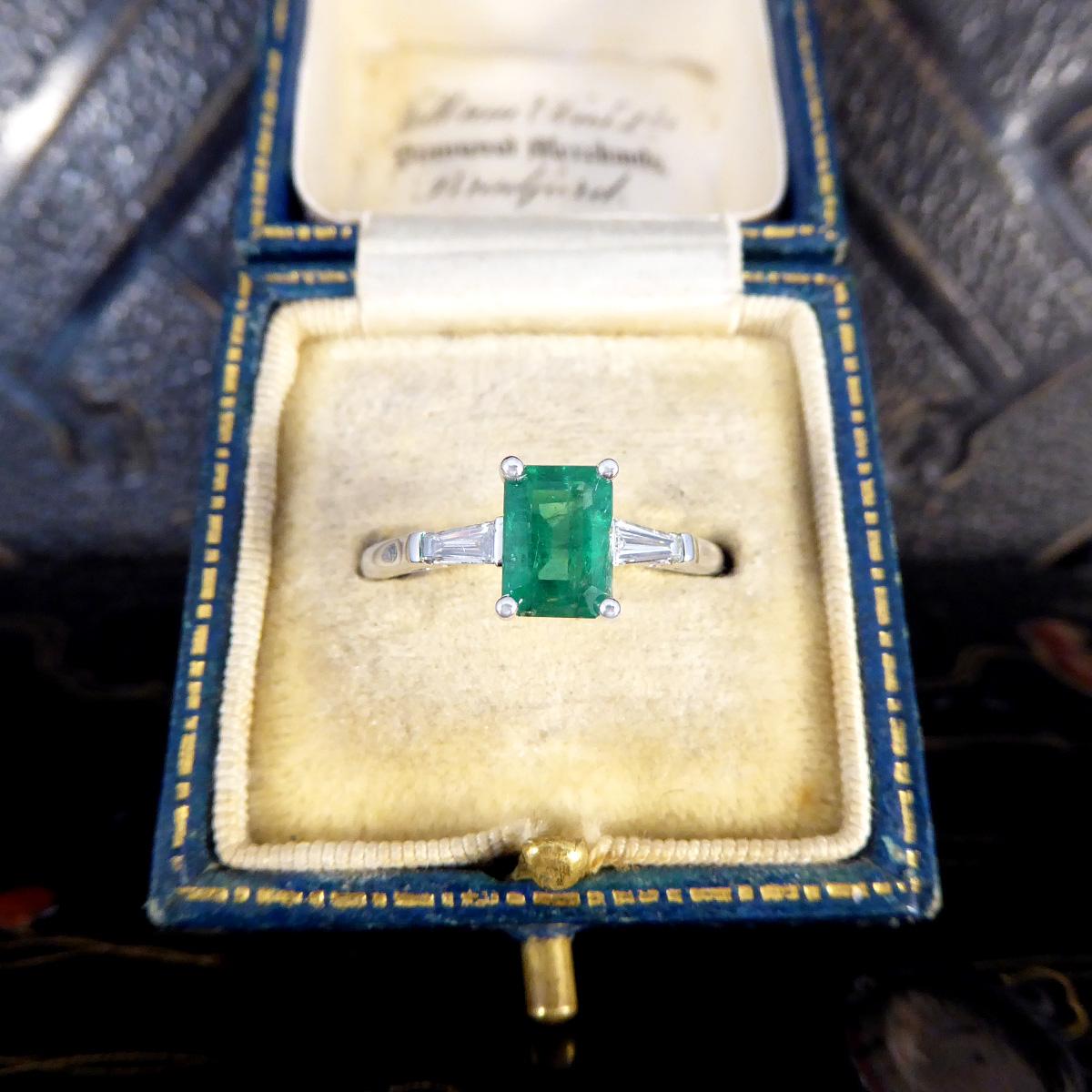 1.03ct Emerald Cut Emerald Ring with Baguette Cut Diamond Shoulders in Platinum 1