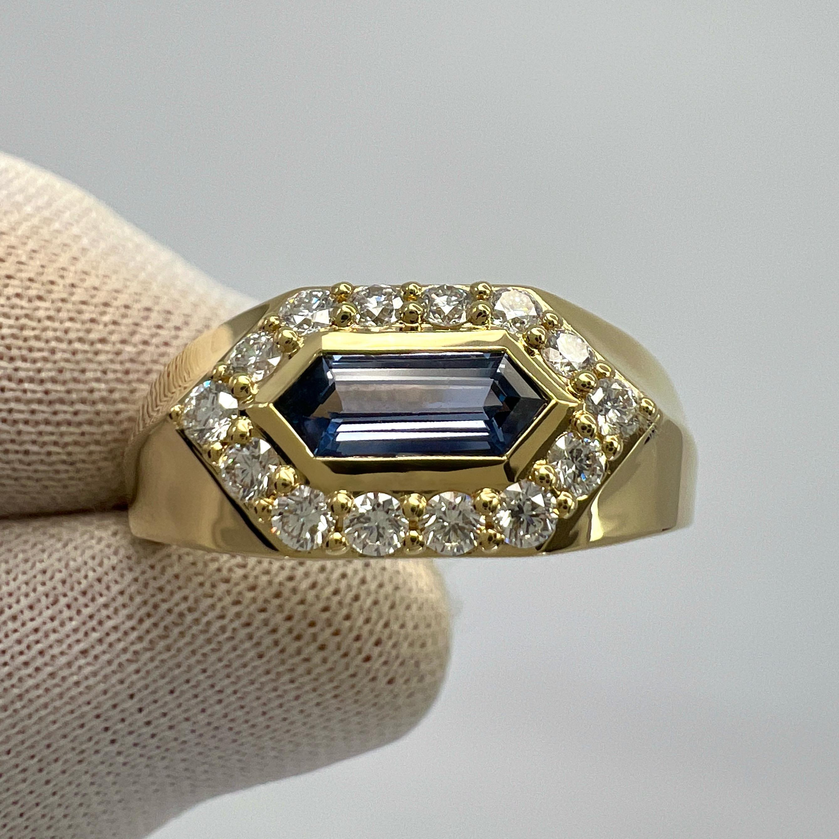 1.03ct Fancy Pentagon Ceylon Blue Sapphire & Diamond 18k Gold Halo Signet Ring en vente 2