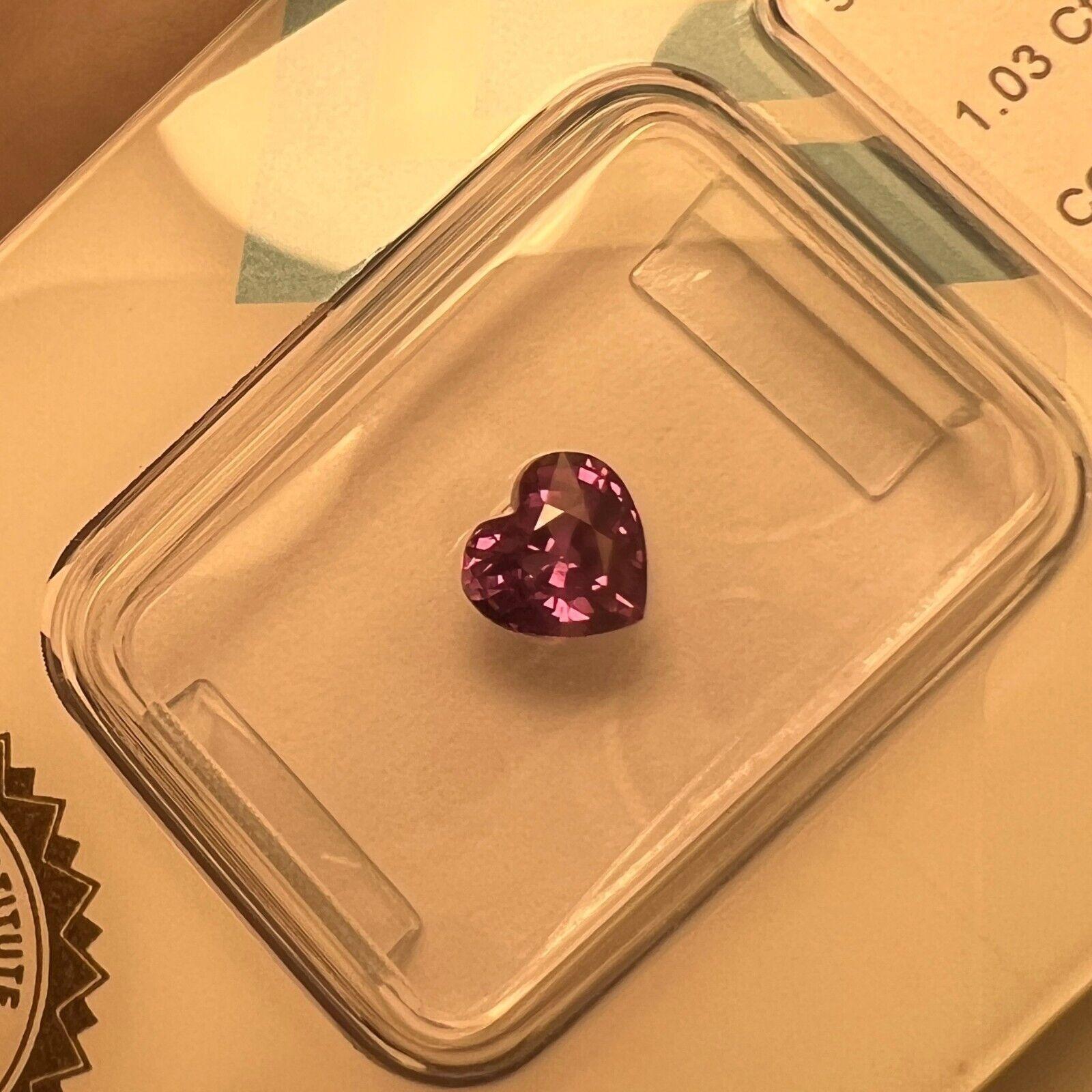 Pierre précieuse taille cœur certifiée IGI, grenat naturel à couleur changeante rose pourpre 1,03 carat en vente 1