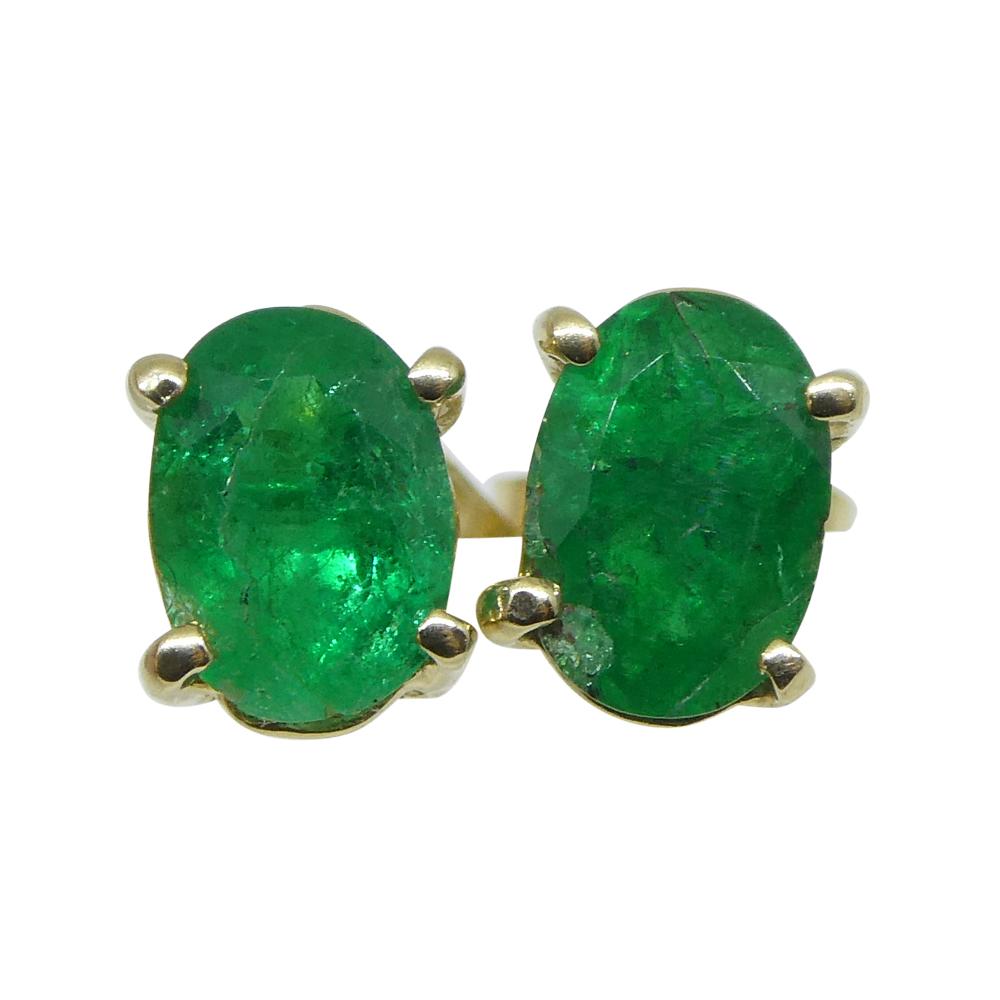 1,03ct Ovaler grüner kolumbianischer Smaragd Ohrstecker in 14k Gelbgold (Zeitgenössisch) im Angebot