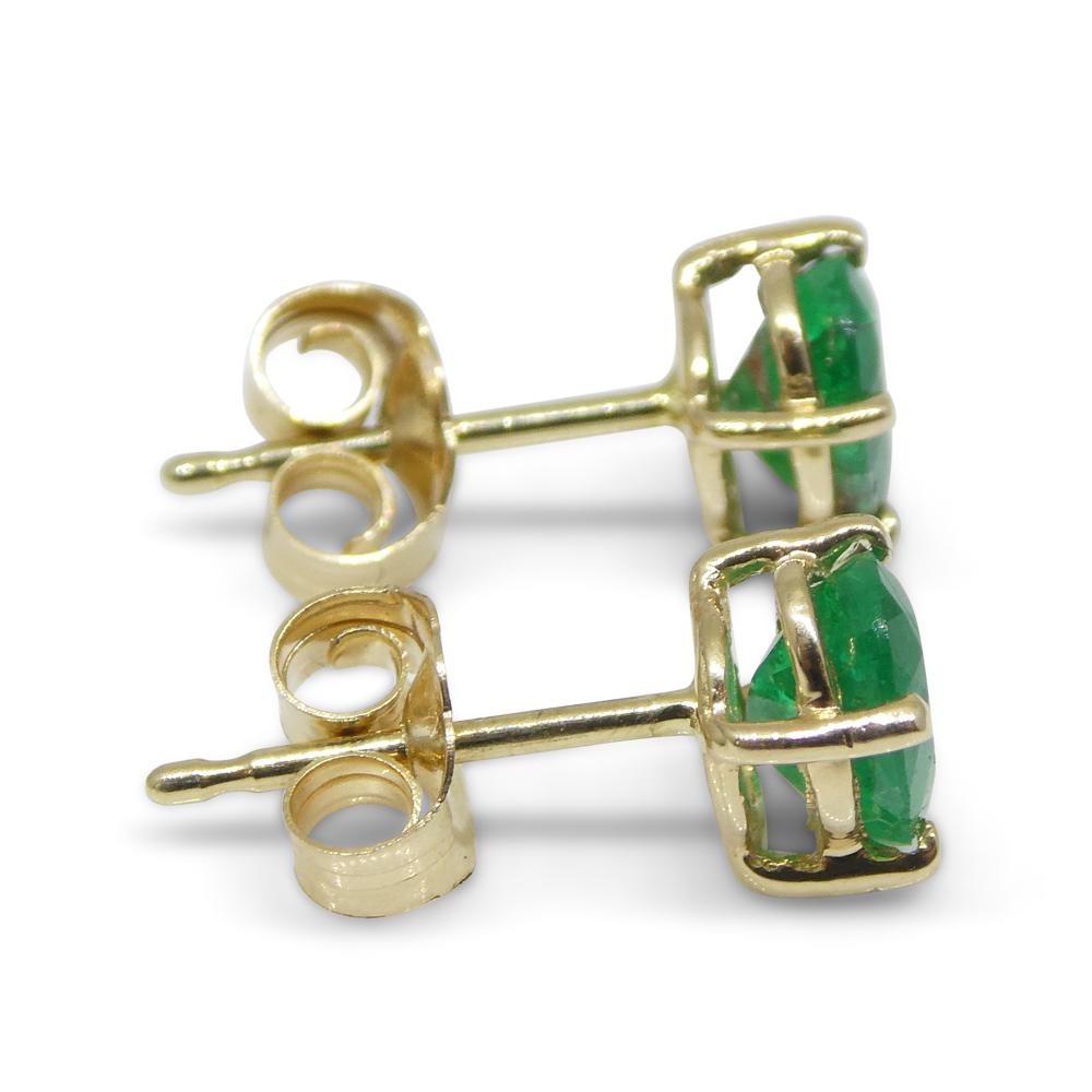 1,03ct Ovaler grüner kolumbianischer Smaragd Ohrstecker in 14k Gelbgold im Angebot 2
