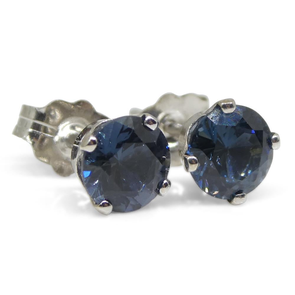 Taille ronde 1.03ct Round Blue Spinel Stud Ears set in 14k White Gold en vente