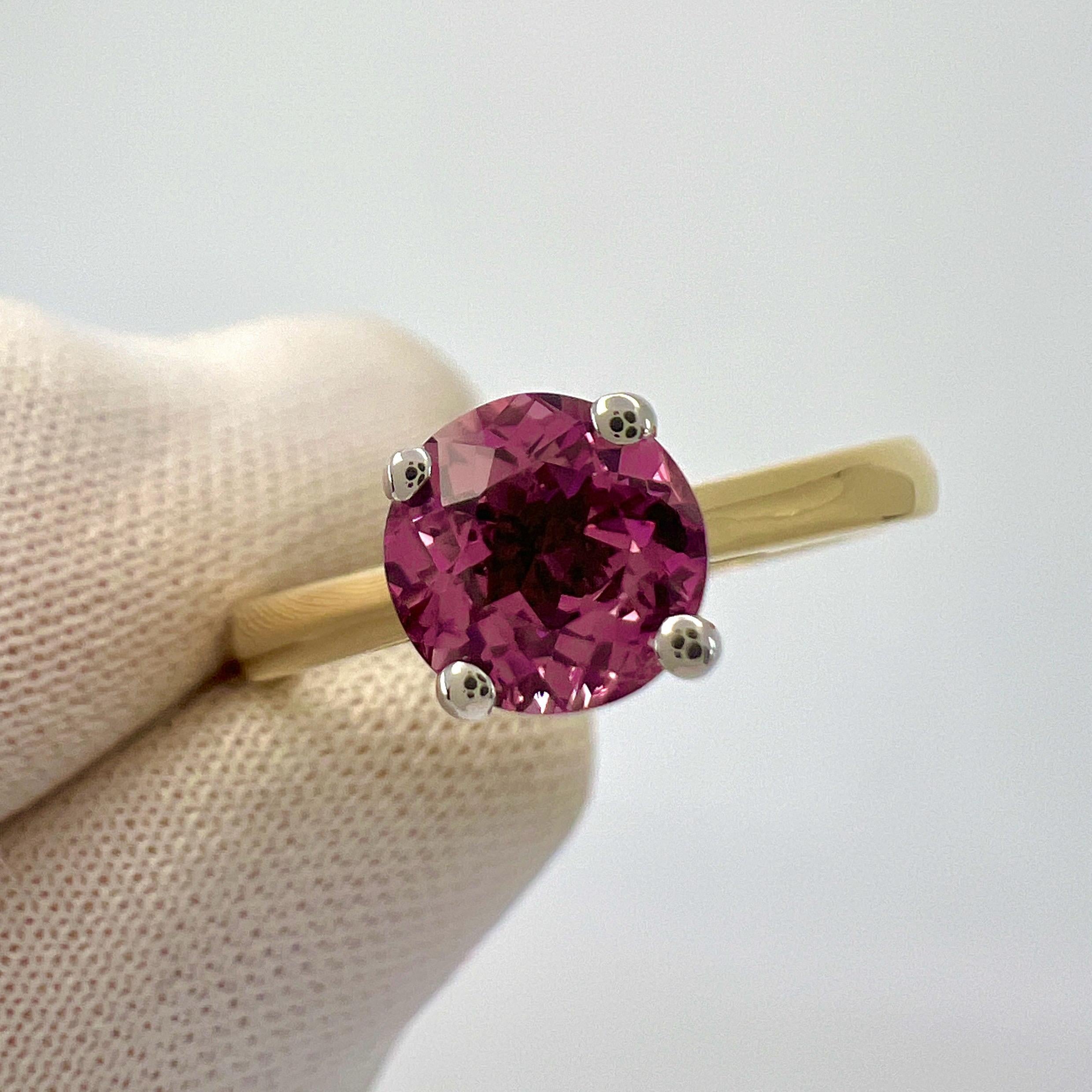 1.03ct Vivid Pink Mahenge Spinel Round Cut 18k Yellow White Gold Solitaire Ring en vente 3