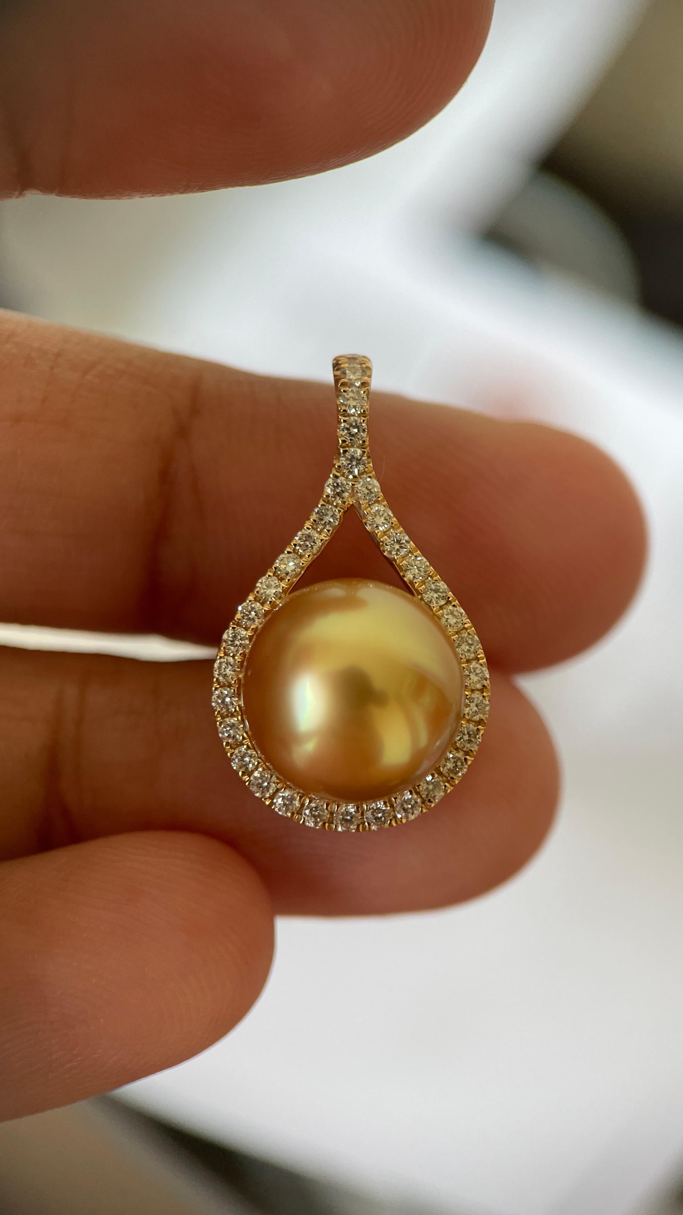 Kindly note that the stated price for this item is fixed and non-negotiable. We appreciate your understanding and respect for our pricing decision.

Golden South Sea Pearl Pendant with Natural Diamonds in 18k solid gold 

South Sea Pearls are among