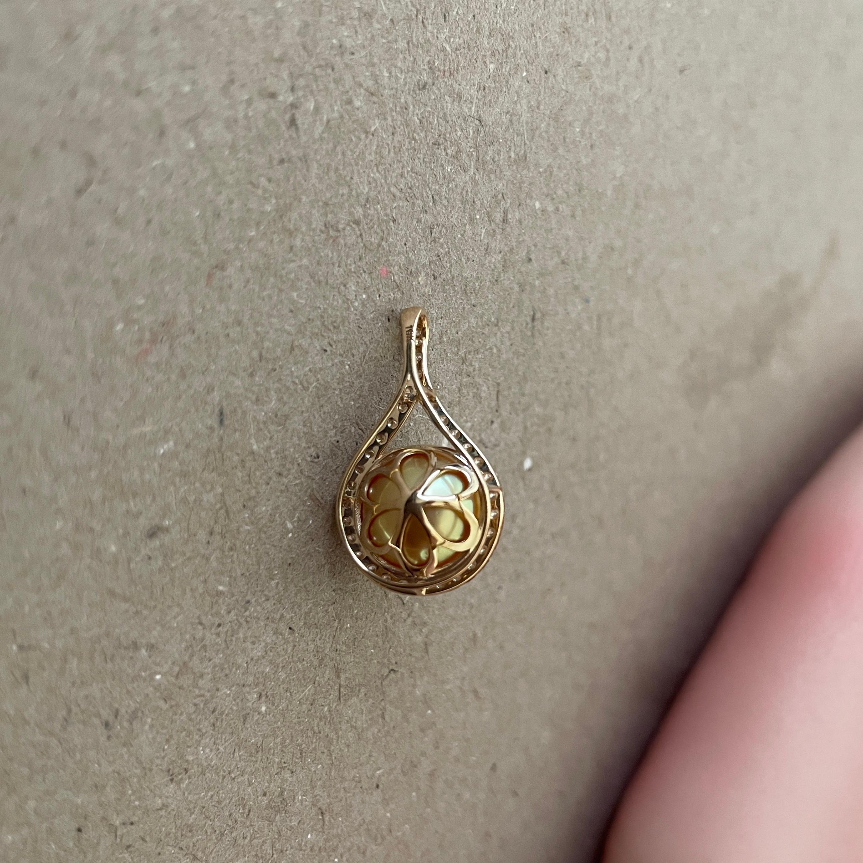 Art Deco 10.3mm AAA Golden South Sea Pearl Pendant with Natural Diamonds in 18k gold For Sale