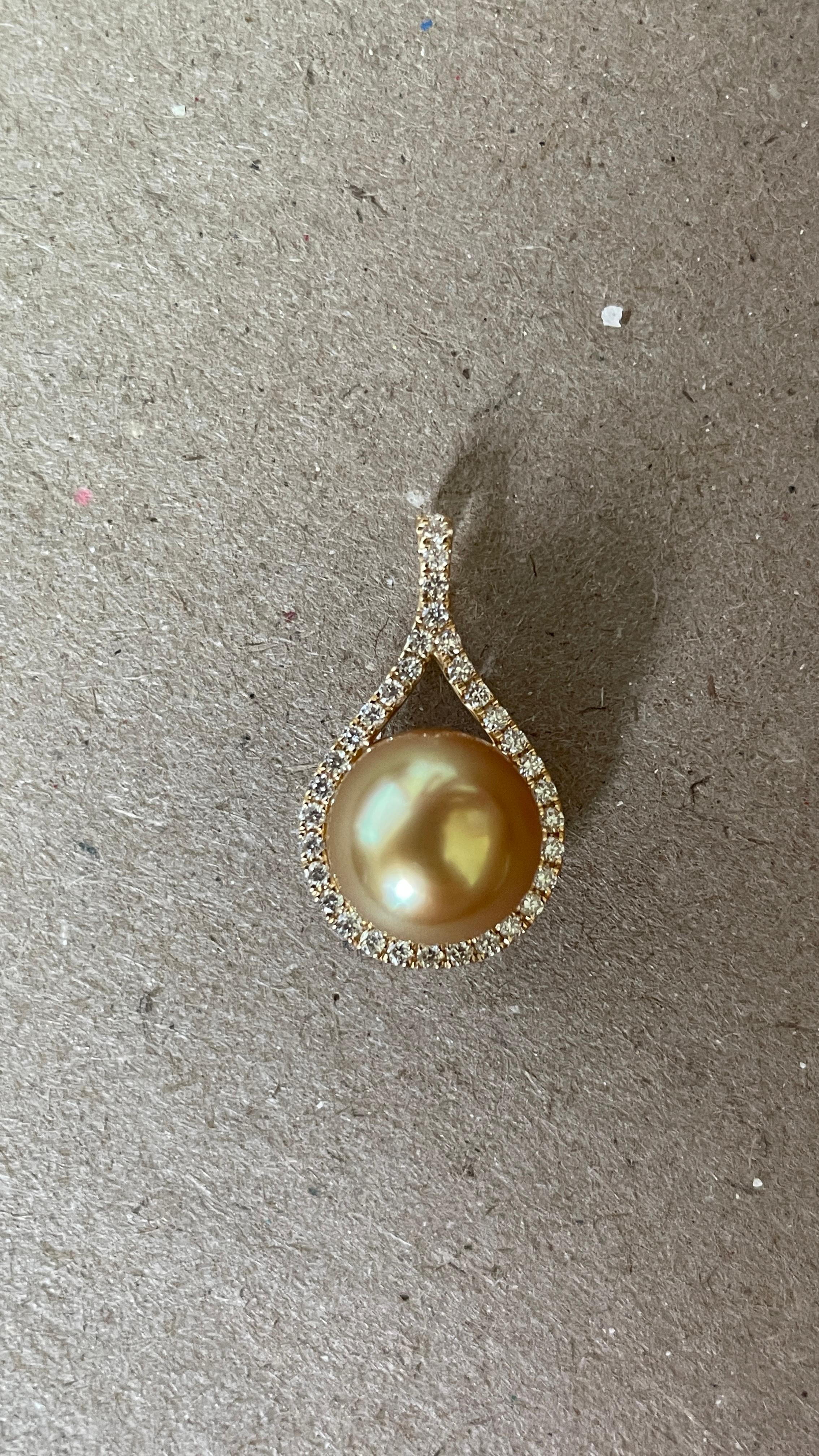 Round Cut 10.3mm AAA Golden South Sea Pearl Pendant with Natural Diamonds in 18k gold For Sale