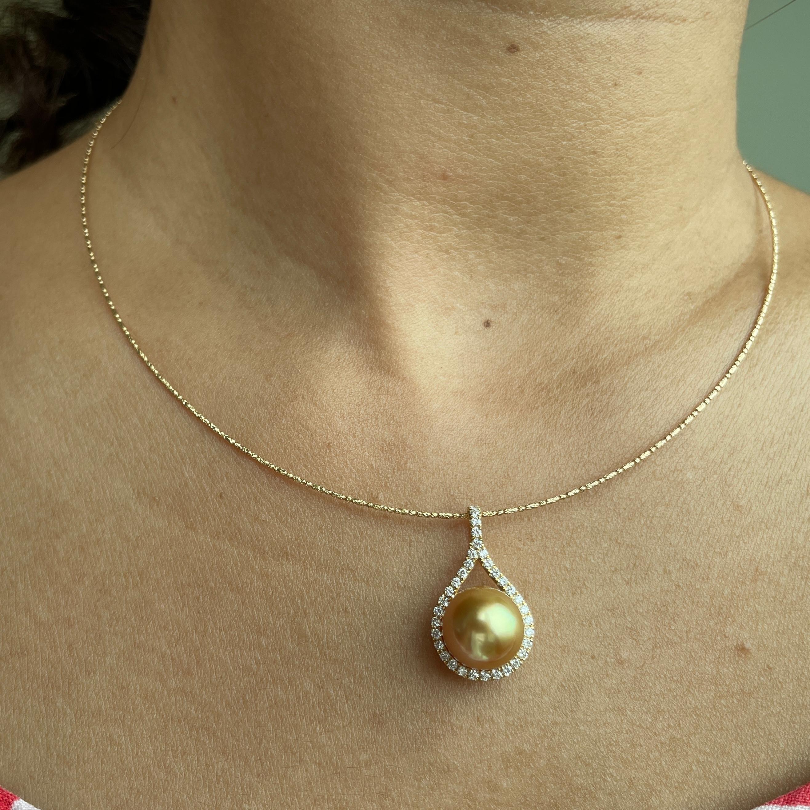10.3mm AAA Golden South Sea Pearl Pendant with Natural Diamonds in 18k gold For Sale 1
