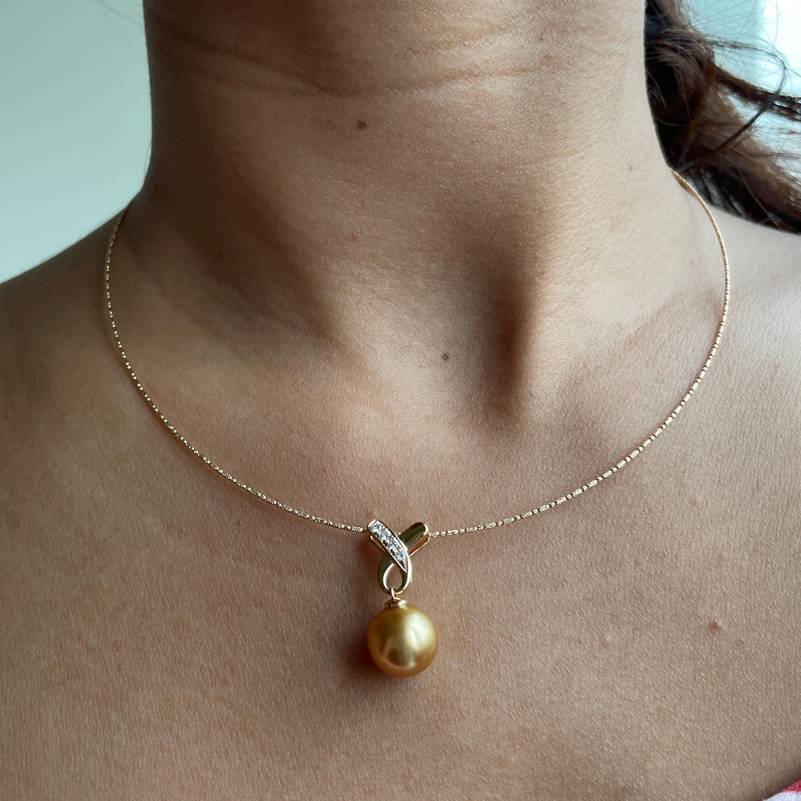 Women's 10.3mm AAA quality Golden South Sea Pearl Pendants in 18k solid gold For Sale