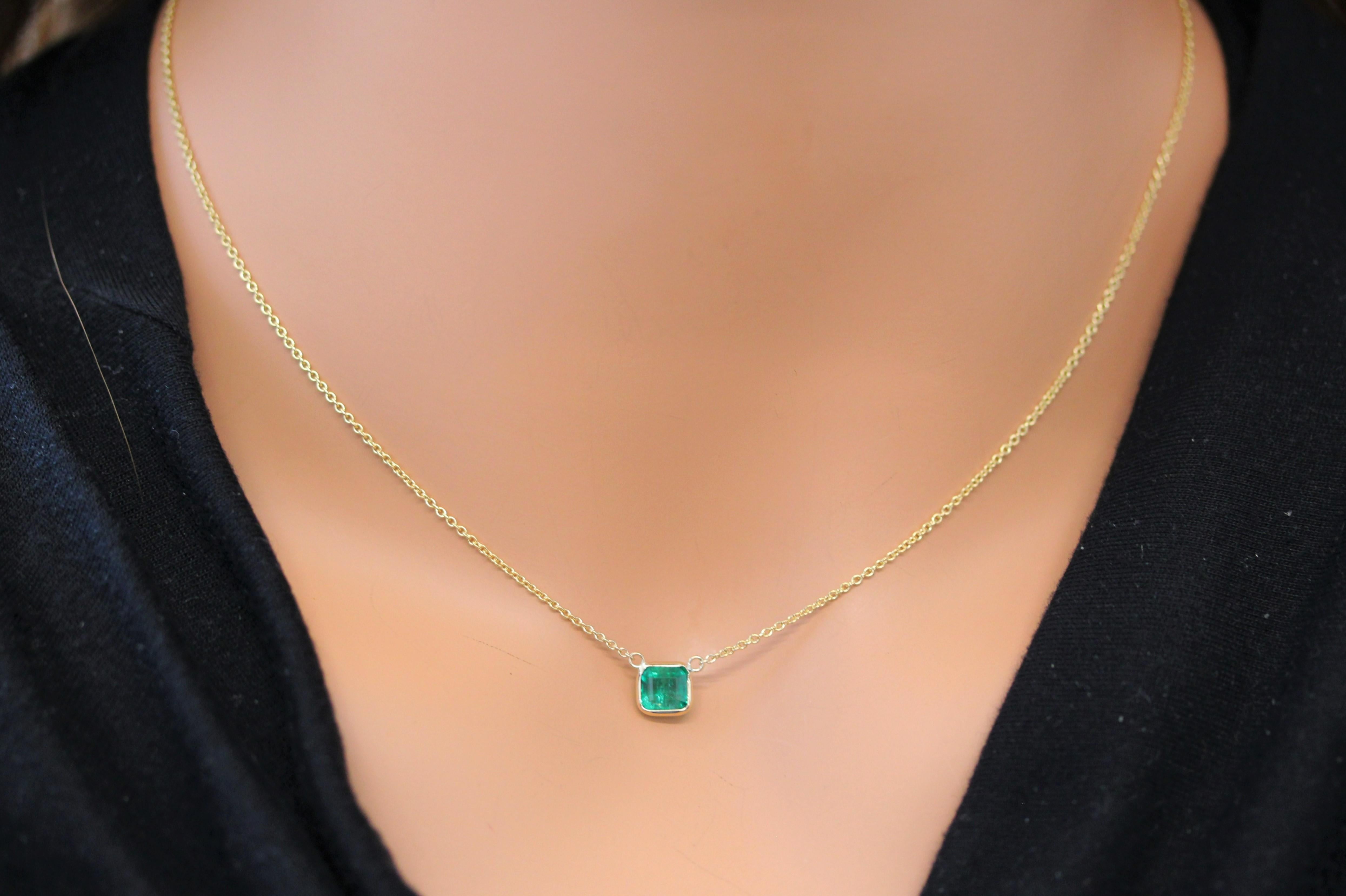 Contemporary 1.04 Carat Asscher Emerald Green Fashion Necklaces In 14k Yellow Gold For Sale