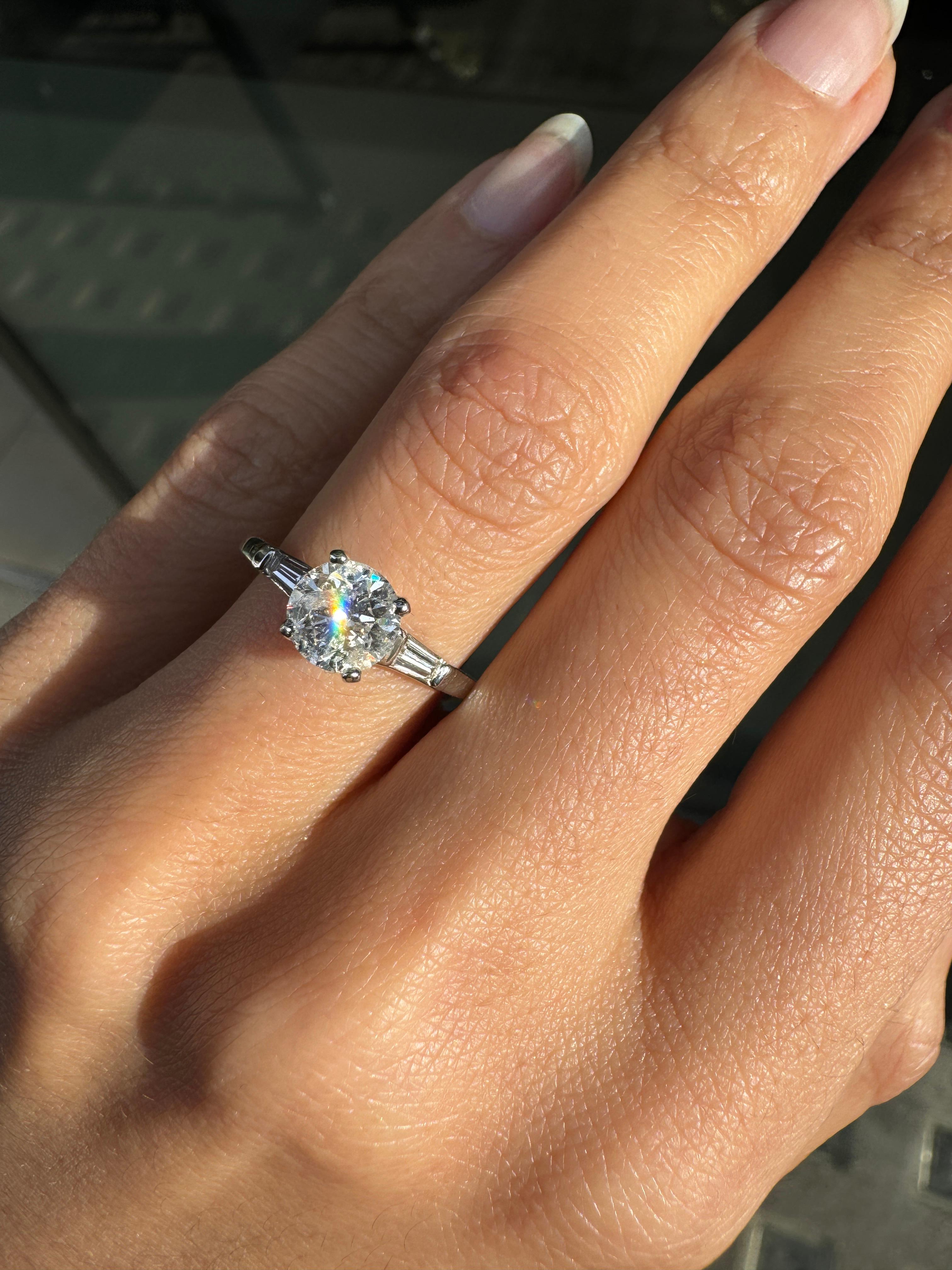 Women's 1.04 Carat Diamond and Platinum Three Stone Engagement Ring For Sale