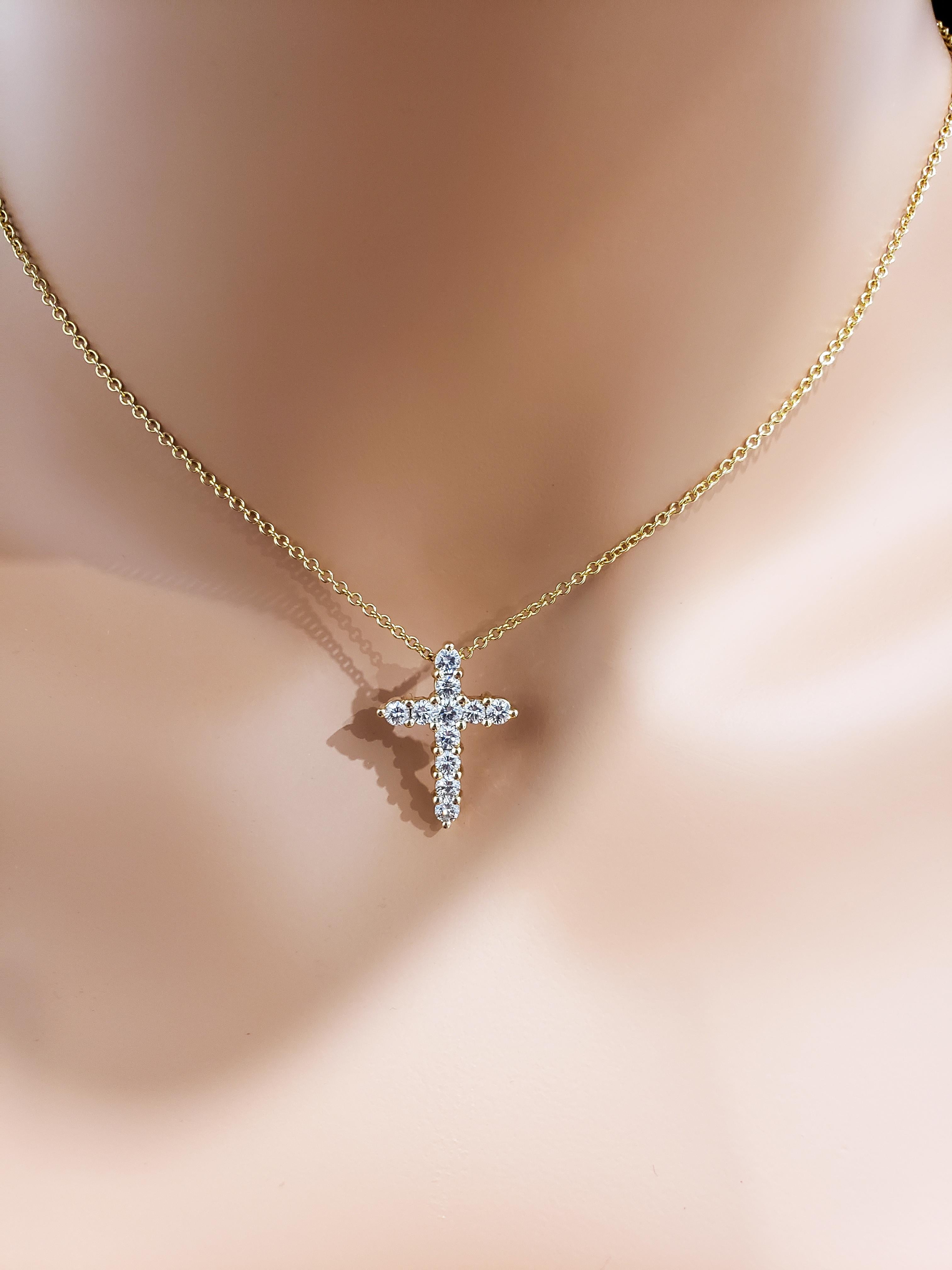 Roman Malakov, 1.04 Carat Diamond Cross Pendant Necklace in Yellow Gold In New Condition In New York, NY