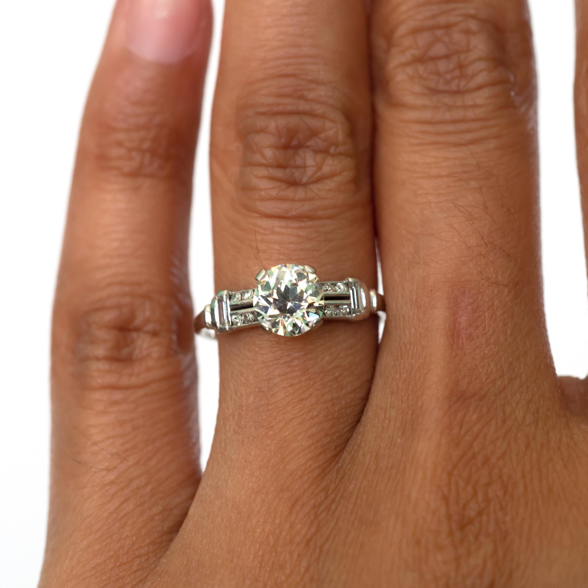 Women's 1.04 Carat Diamond Platinum Engagement Ring For Sale