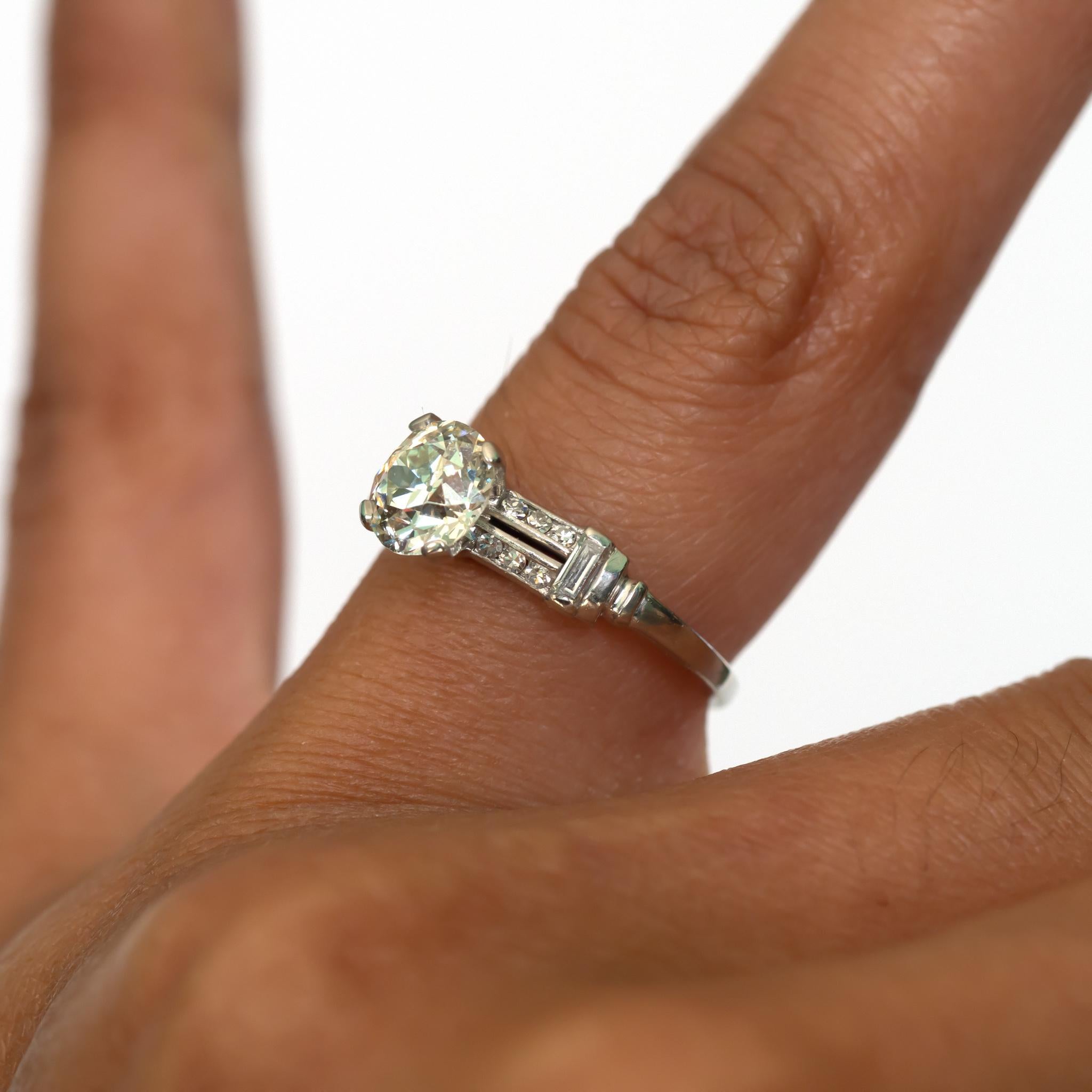 1.04 Carat Diamond Platinum Engagement Ring For Sale 1