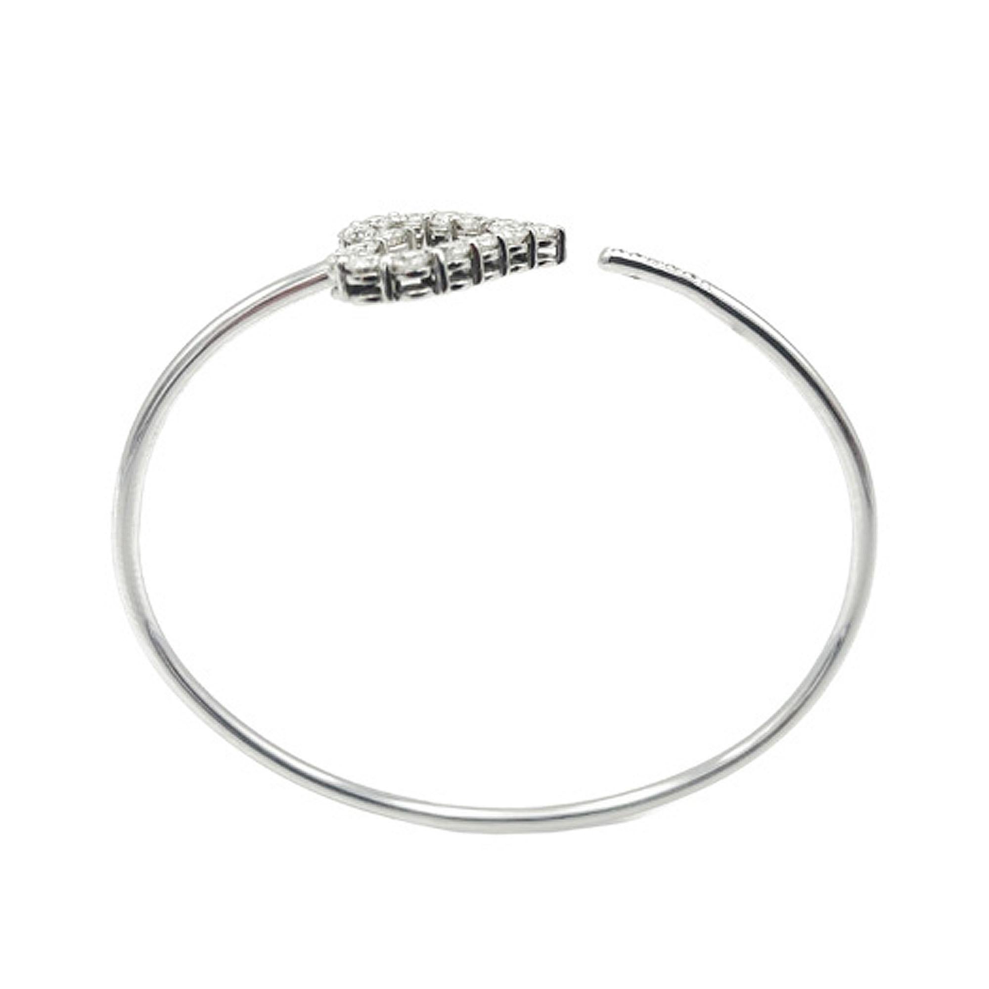 Contemporary 1.04 Carat E - F Color VS Clarity Diamond Open Heart 18k White Gold Bracelet  For Sale
