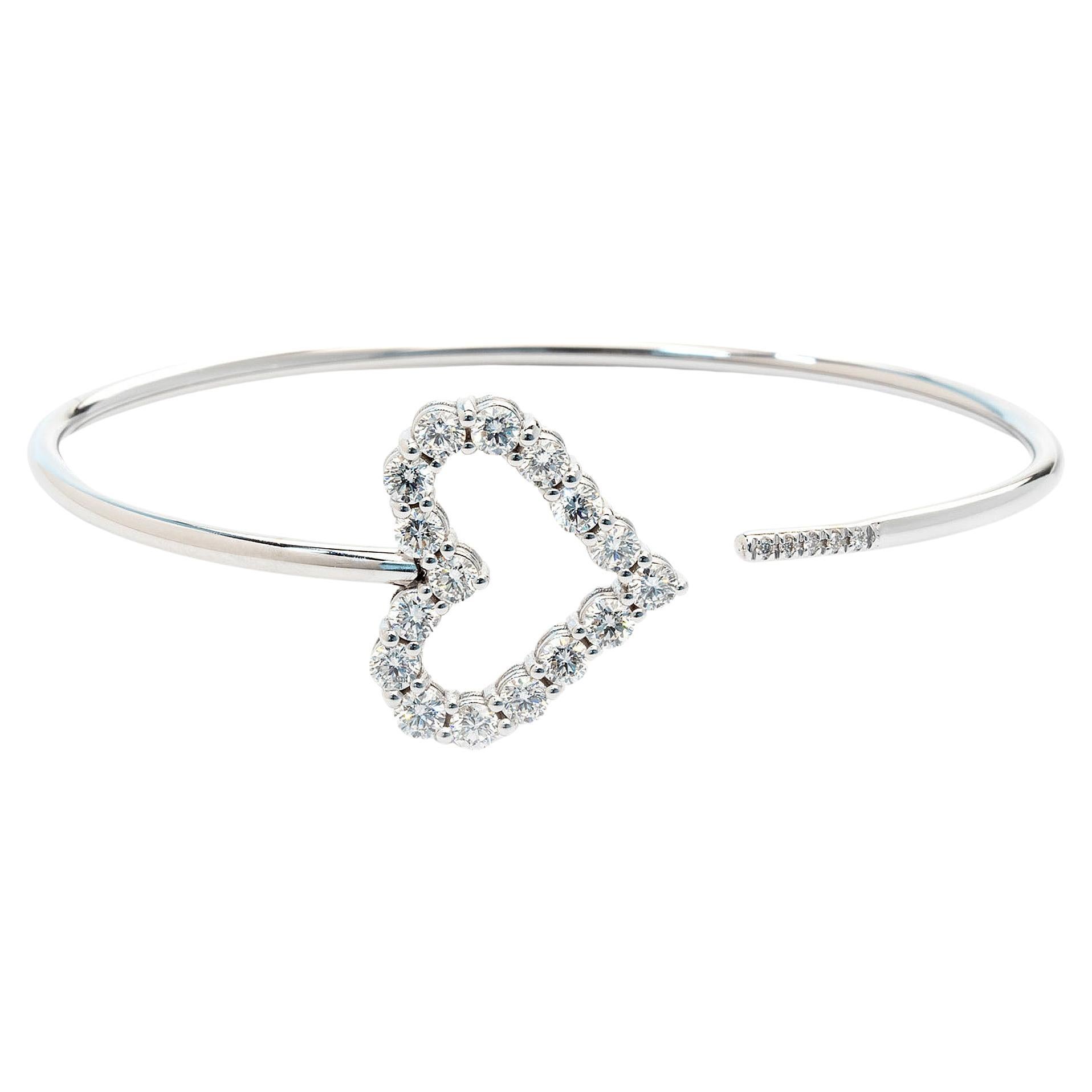 1.04 Carat E - F Color VS Clarity Diamond Open Heart 18k White Gold Bracelet  For Sale