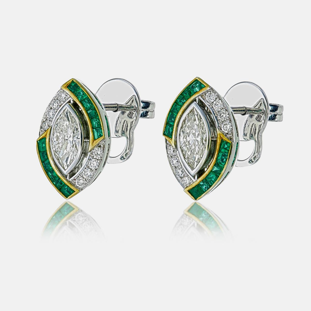 1.04 Carat Emerald and Diamond Earrings in 18 Karat White Gold In New Condition For Sale In Bangkok, TH