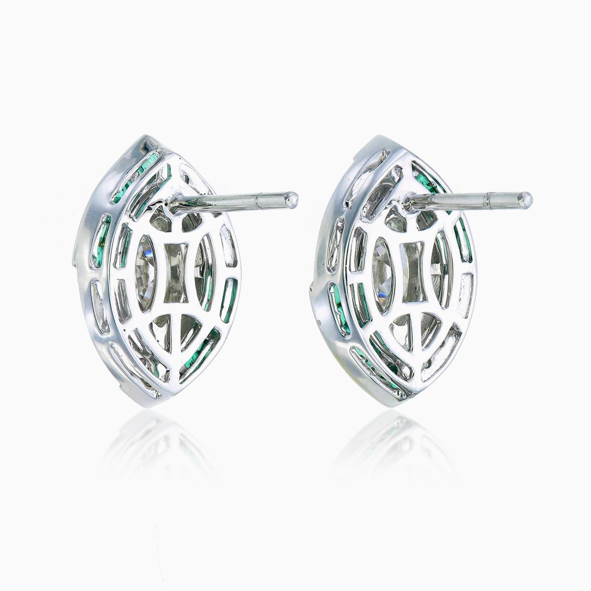 Women's or Men's 1.04 Carat Emerald and Diamond Earrings in 18 Karat White Gold For Sale