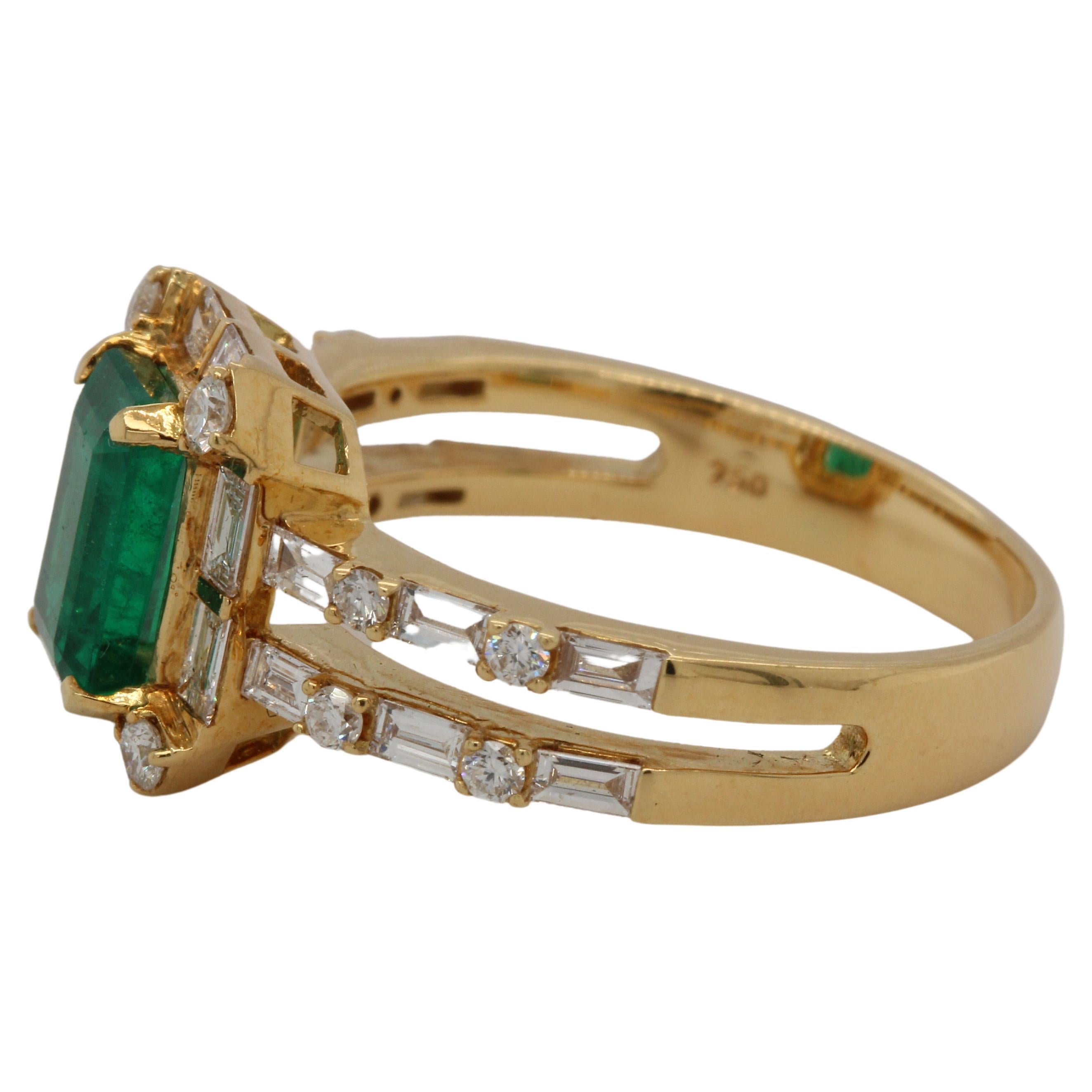 1.04 Carat Emerald and Diamond Solitaire Ring in 18 Karat Gold In New Condition For Sale In Bangkok, 10
