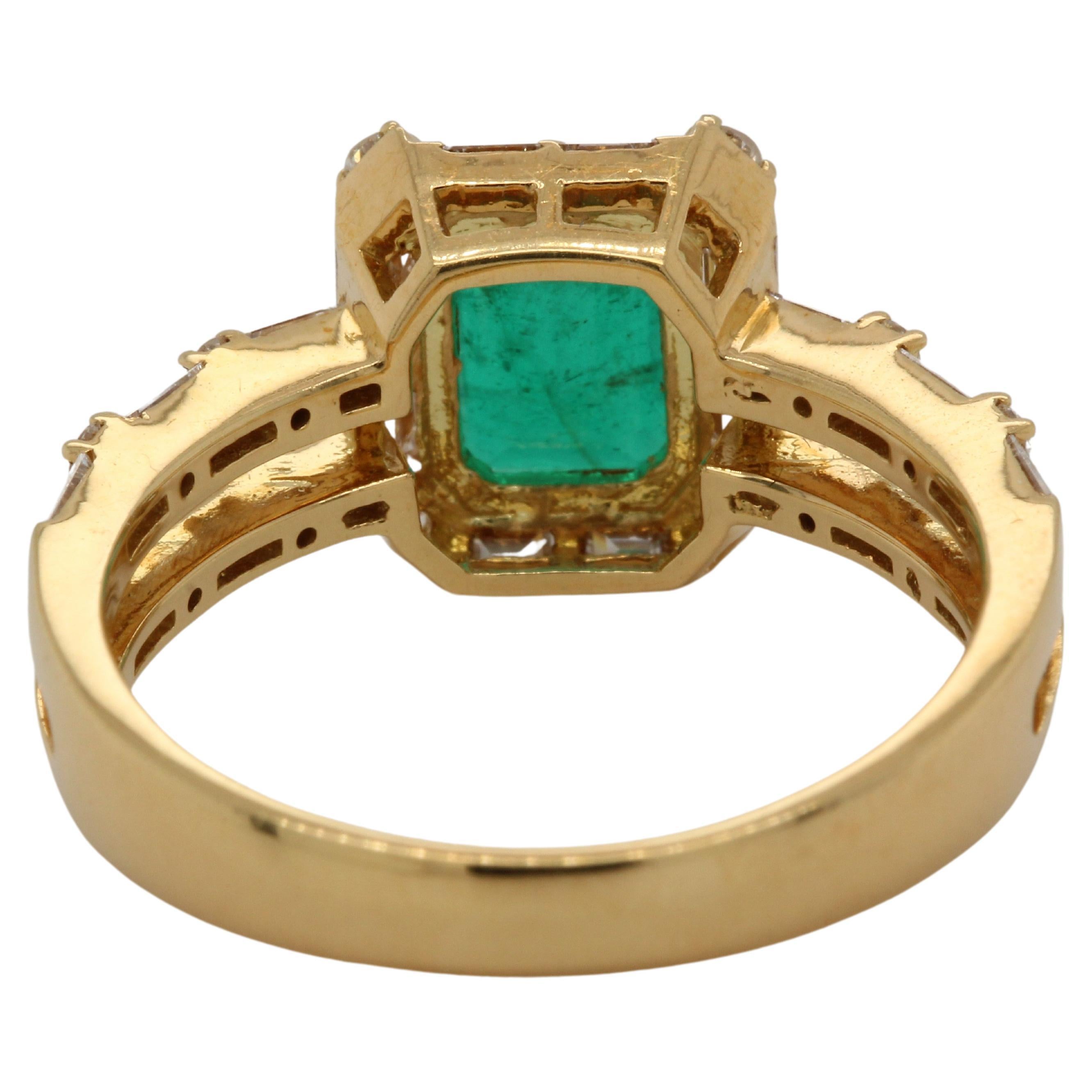 1.04 Carat Emerald and Diamond Solitaire Ring in 18 Karat Gold For Sale 3