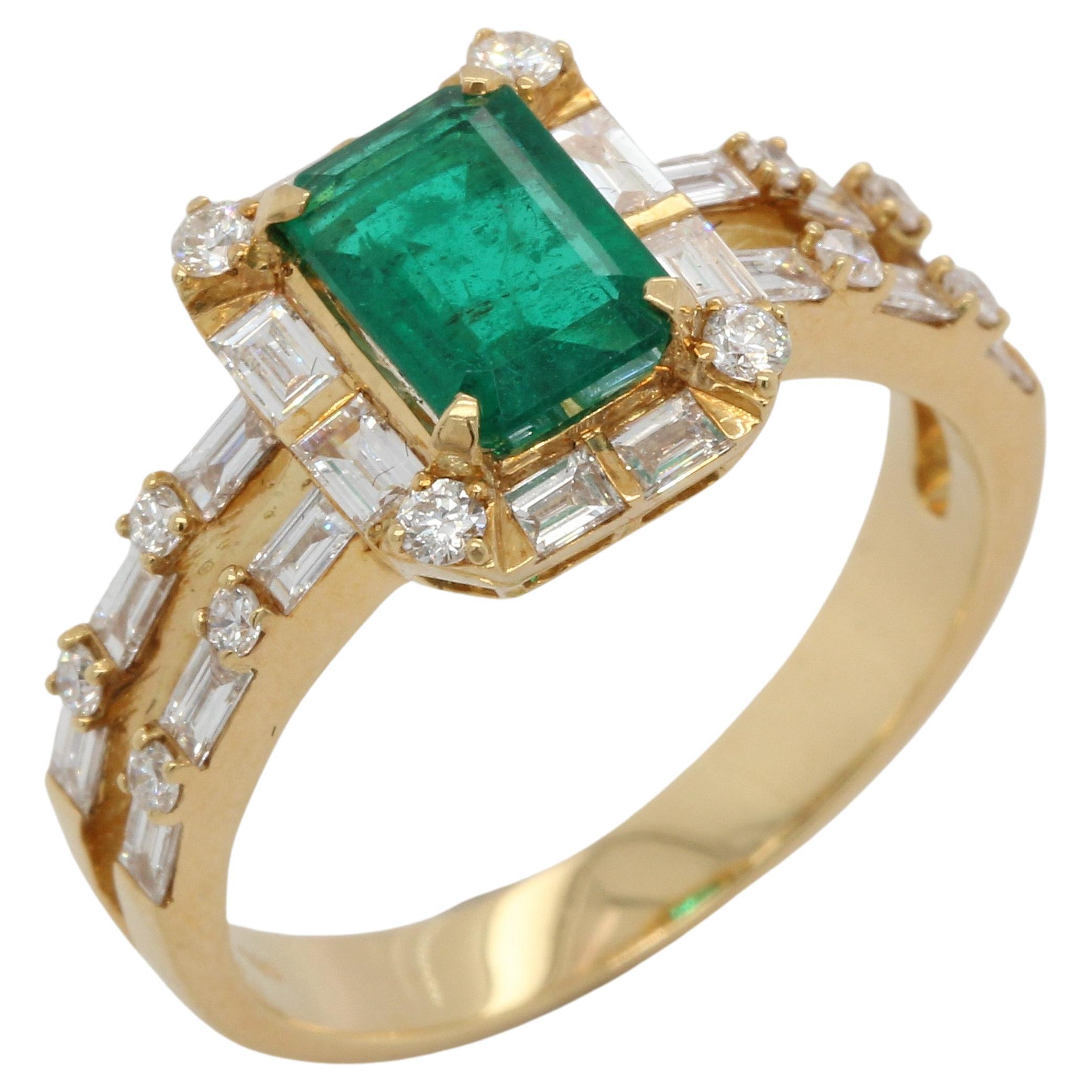 1.04 Carat Emerald and Diamond Solitaire Ring in 18 Karat Gold For Sale
