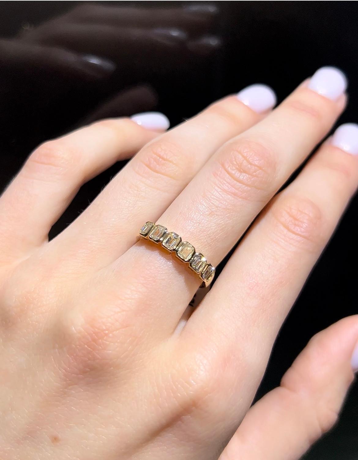 Women's 1.00 Carat Emerald Bezel Diamond Ring 18K Yellow Gold For Sale