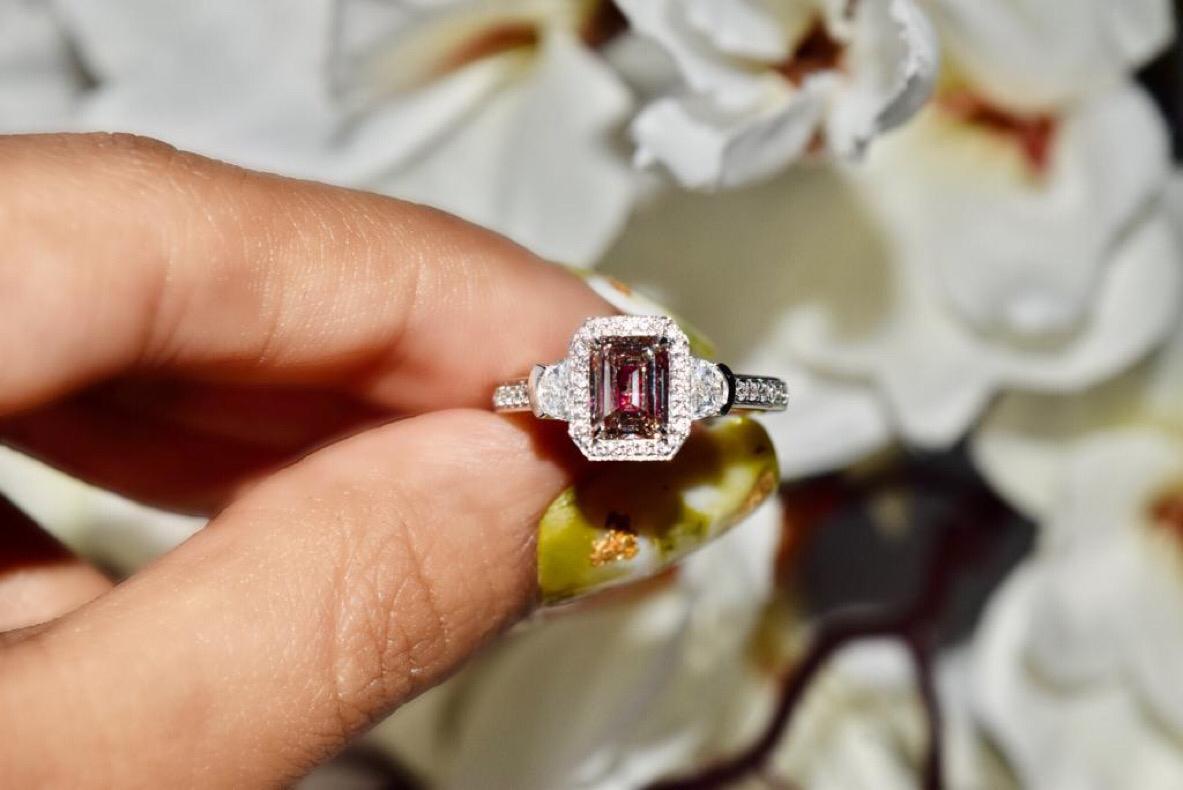 1.04 Carat Fancy Brownish Pink Diamond Ring VS2 Clarity In New Condition For Sale In Kowloon, HK