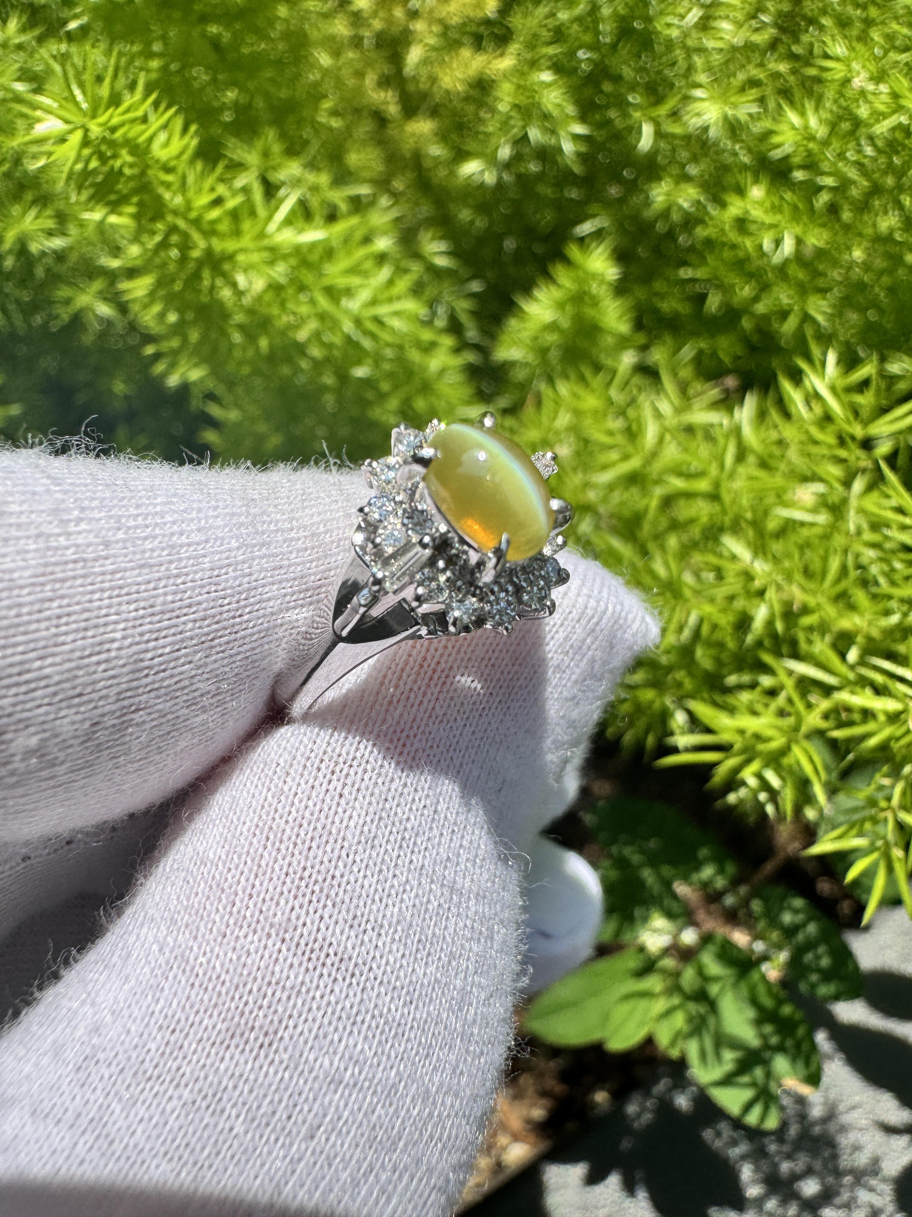 1.04 Carat Green Chrysoberyl Cat's Eye and Diamond Platinum Art Deco Style Ring In New Condition For Sale In Miami, FL