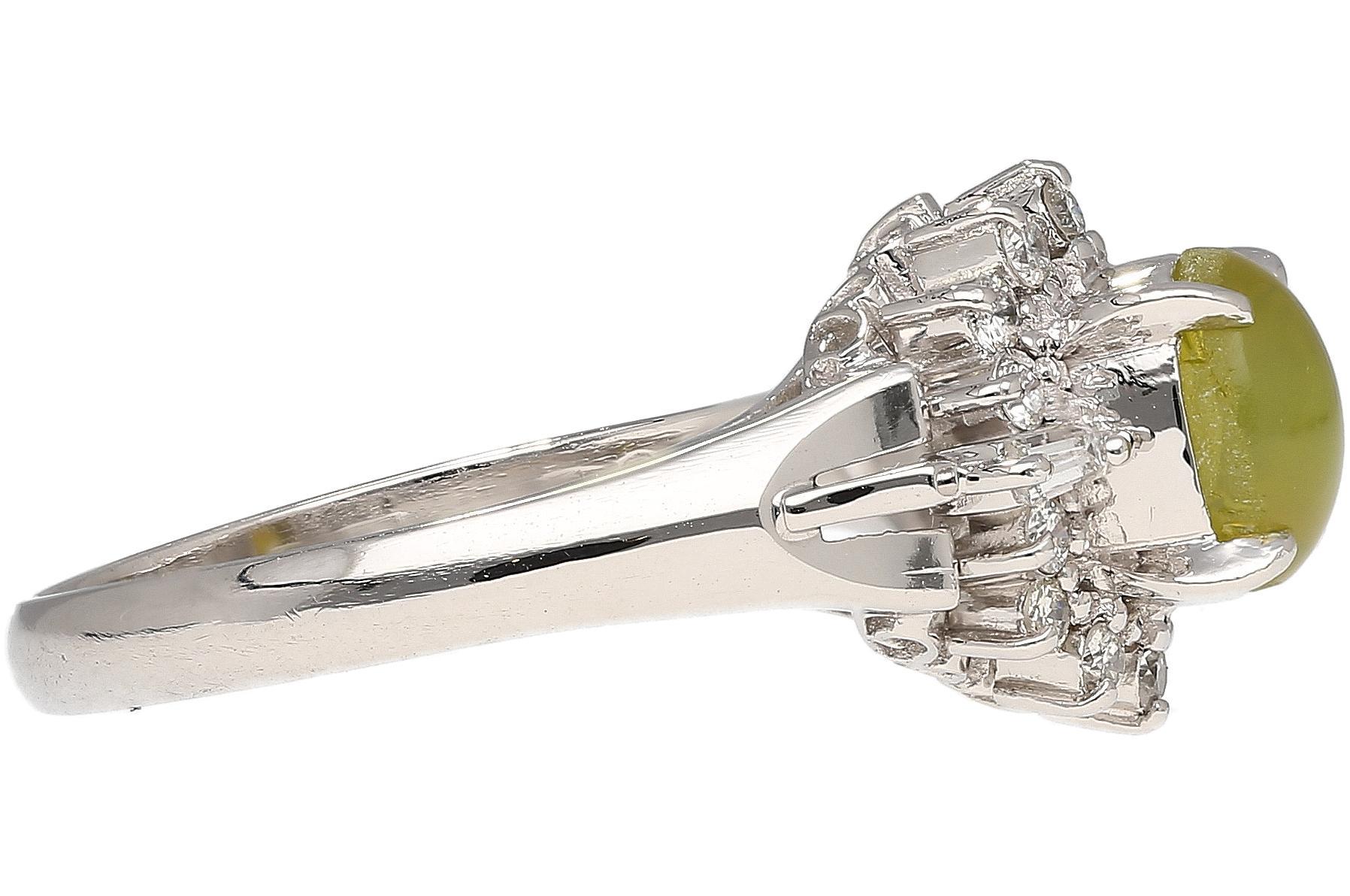 1.04 Carat Green Chrysoberyl Cat's Eye and Diamond Platinum Art Deco Style Ring For Sale 2