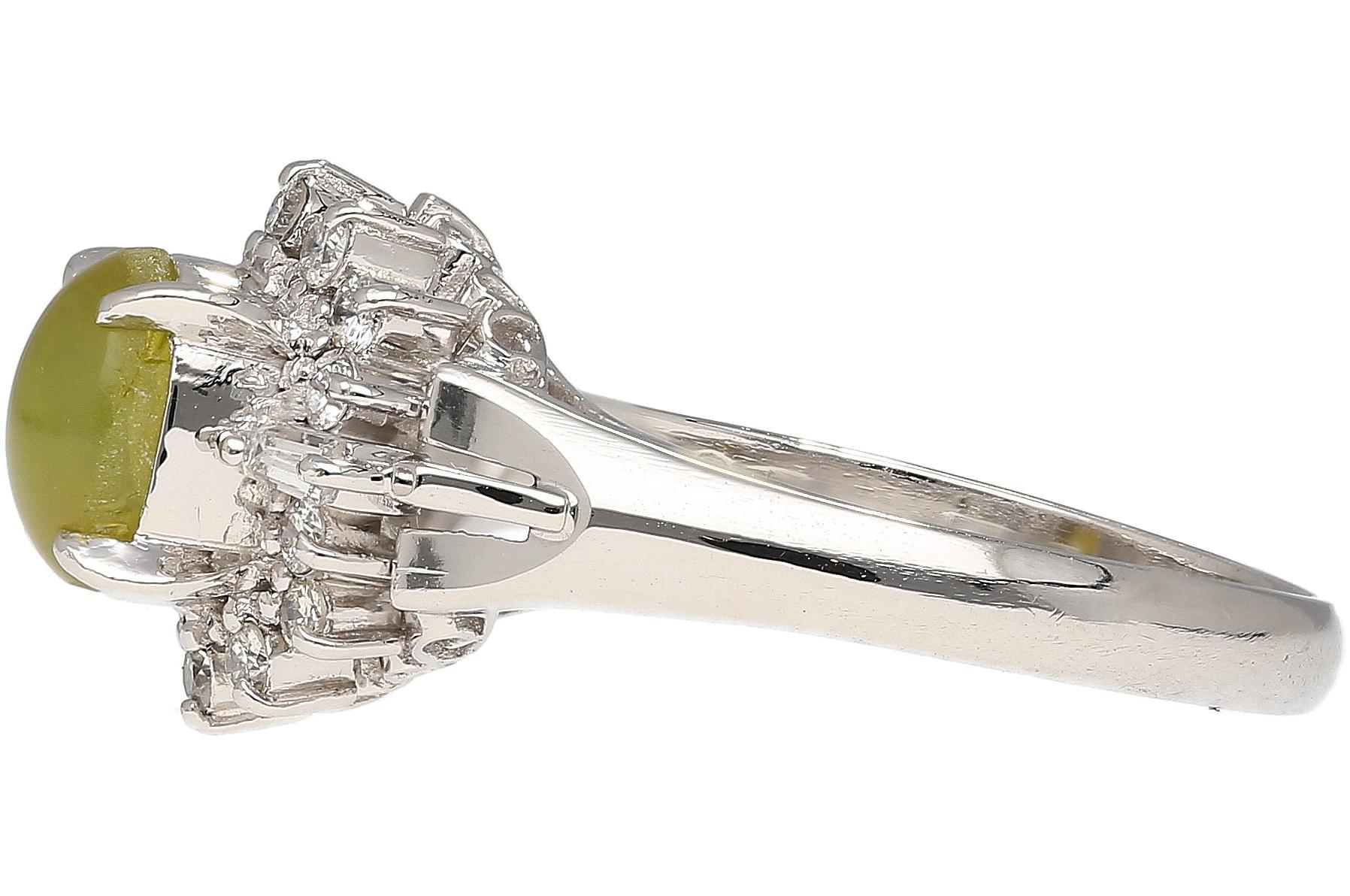1.04 Carat Green Chrysoberyl Cat's Eye and Diamond Platinum Art Deco Style Ring For Sale 3