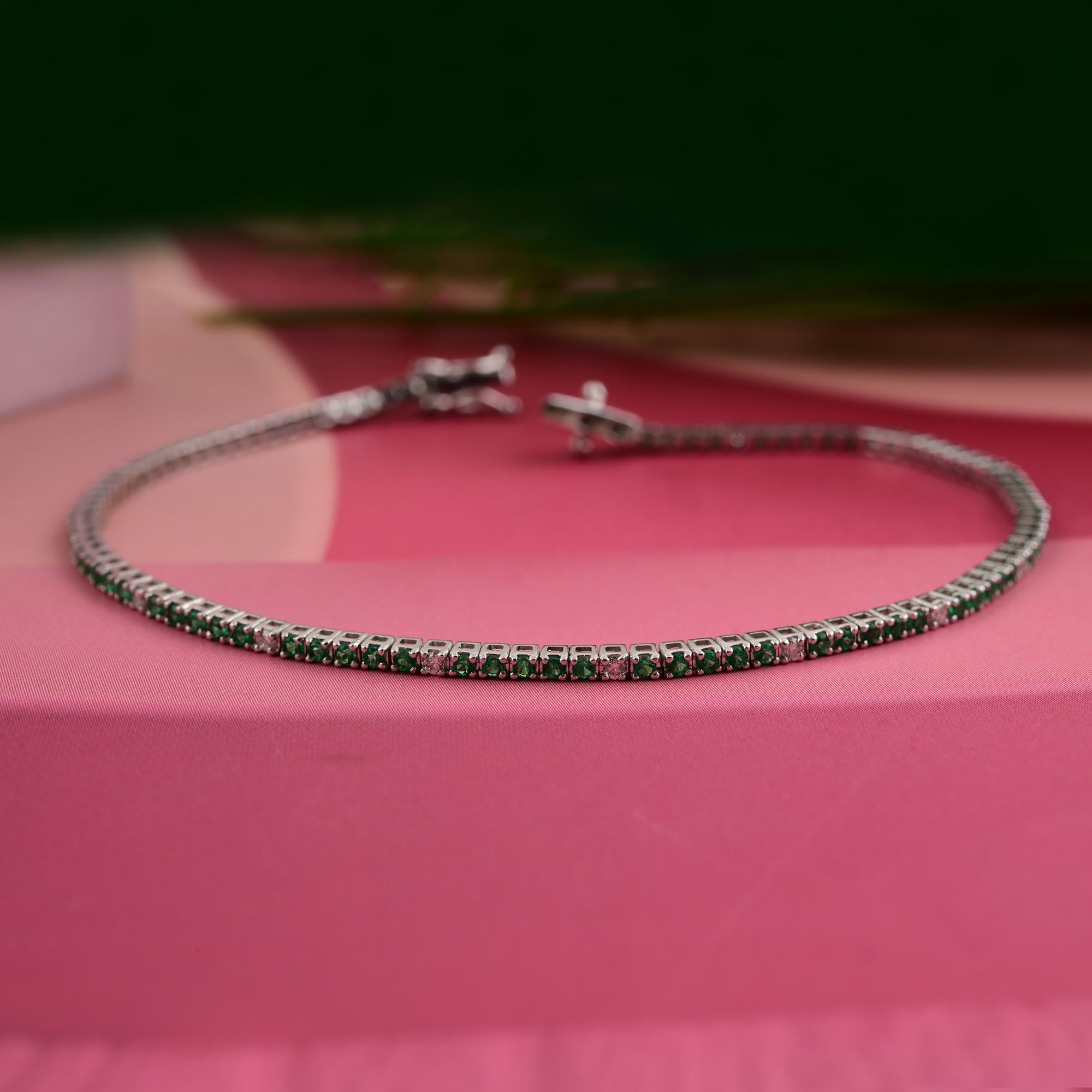 Modern 1.04 Carat Green Gemstone Tennis Bracelet 0.21 Ct SI/H Diamond 10k White Gold For Sale