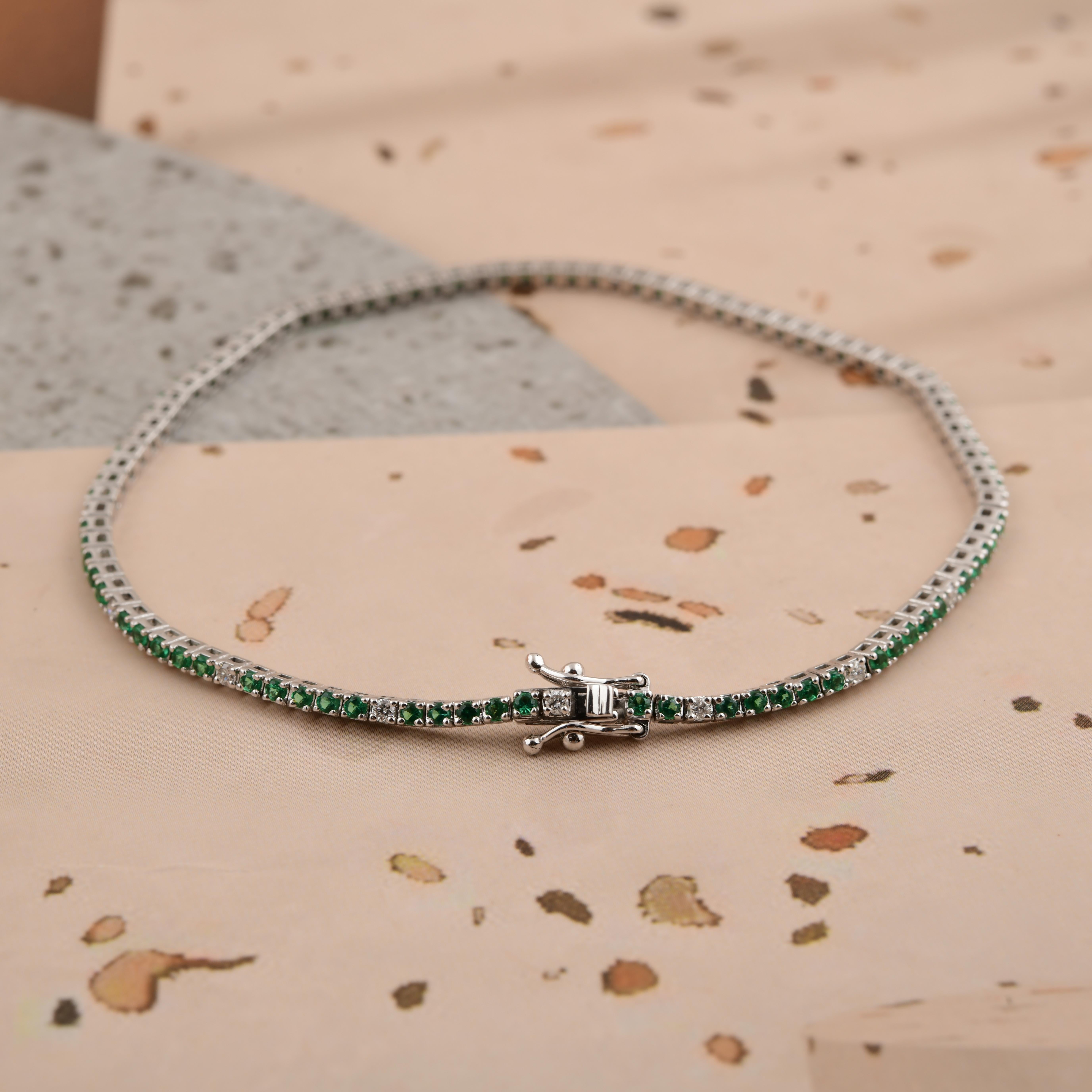 Women's 1.04 Carat Green Gemstone Tennis Bracelet 0.21 Ct SI/H Diamond 10k White Gold For Sale